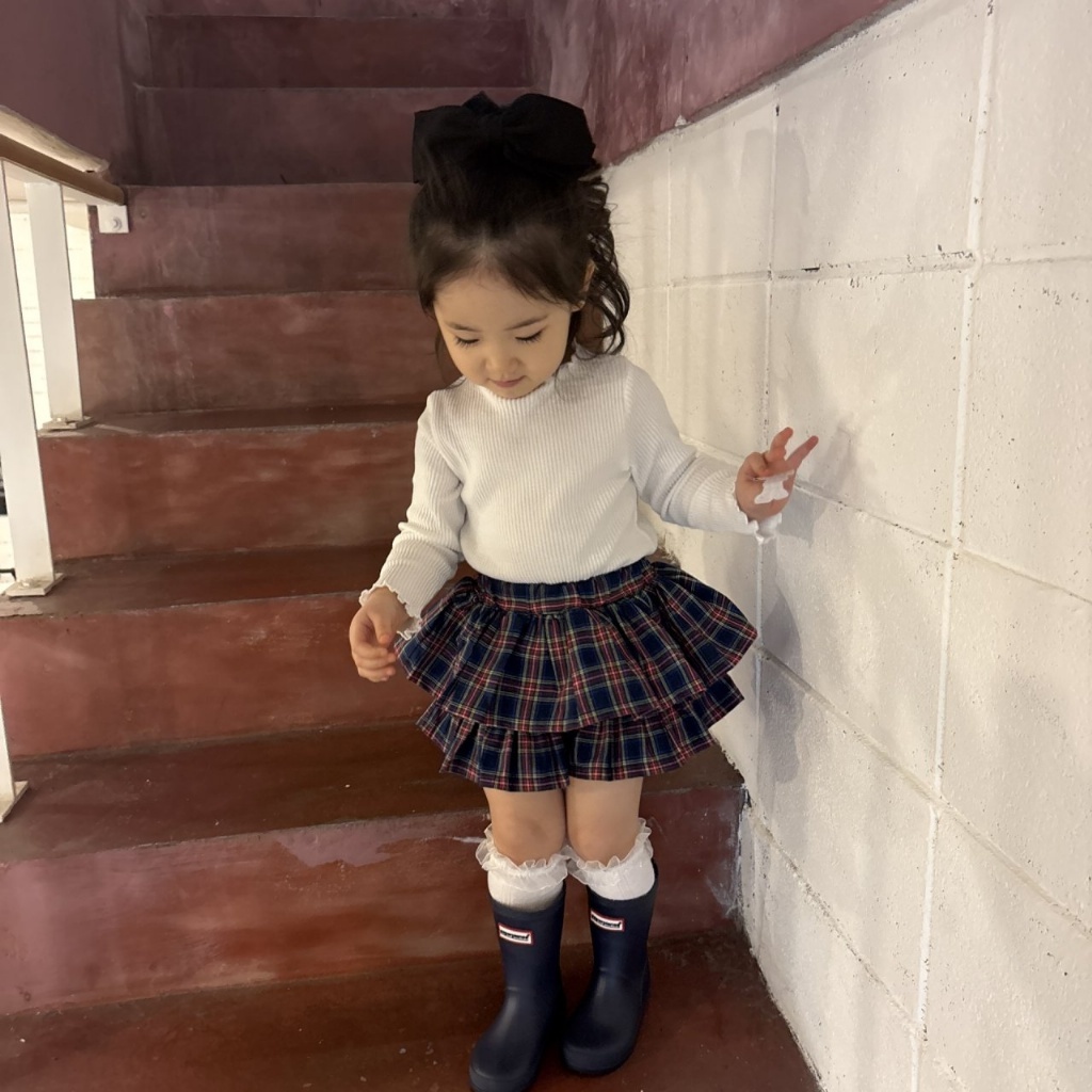 正韓春COLOR 兩色直抗條捲邊上衣