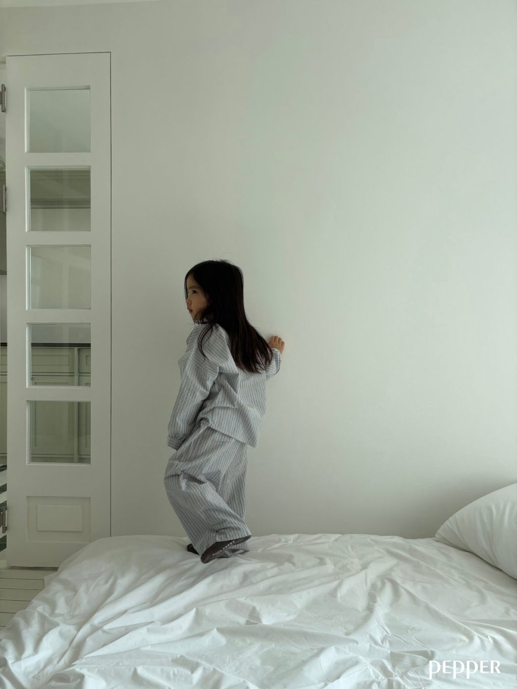 正韓春Pepper  兩色慵懶直條領子上衣