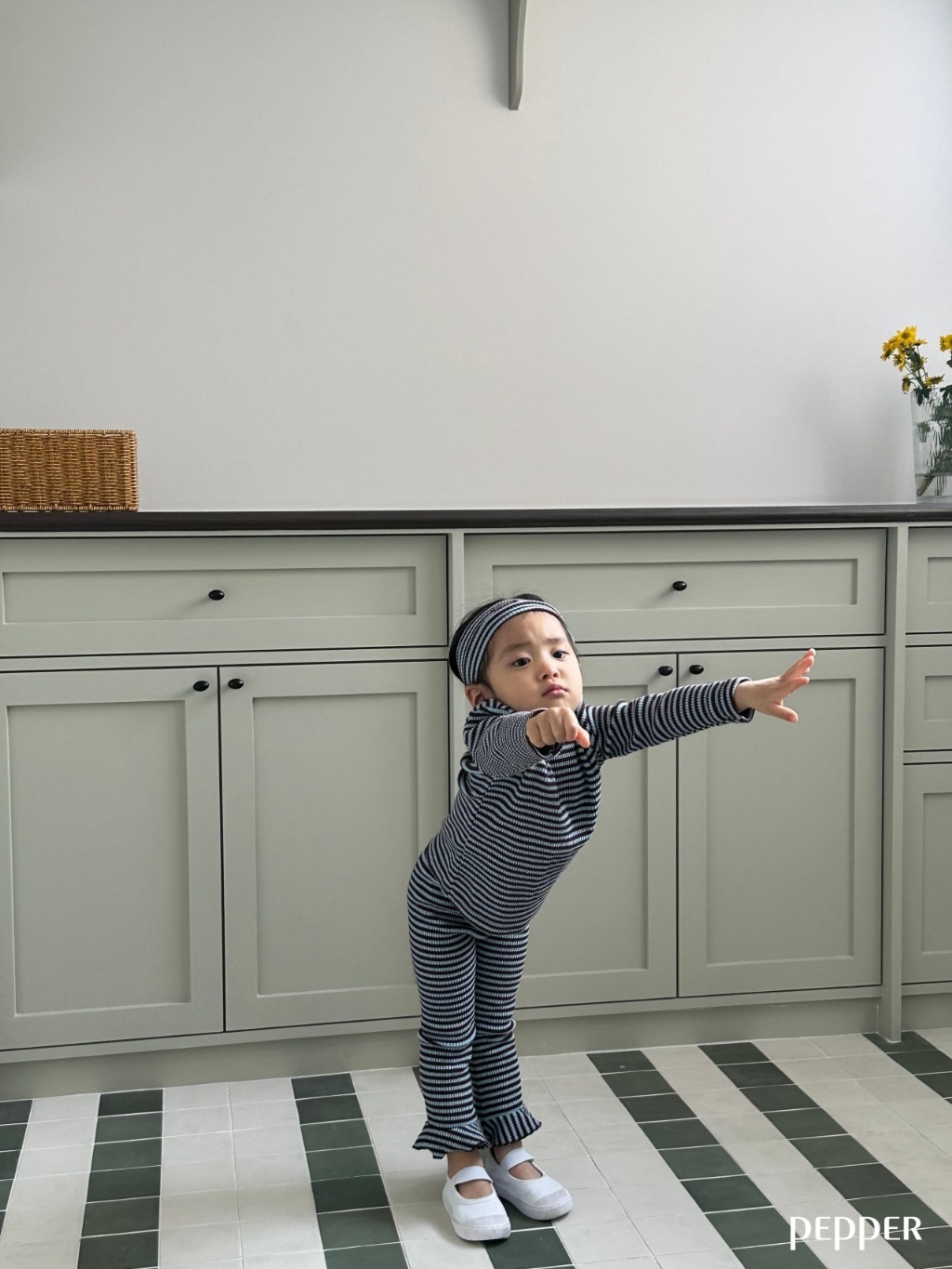 正韓春Pepper  兩色條紋花邊內搭褲