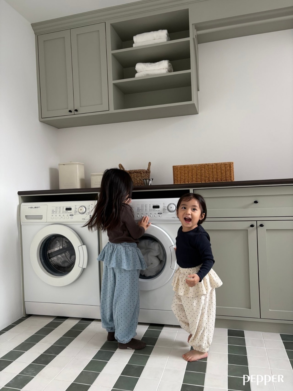 正韓春Pepper  兩色溫柔點點疊穿拼接褲