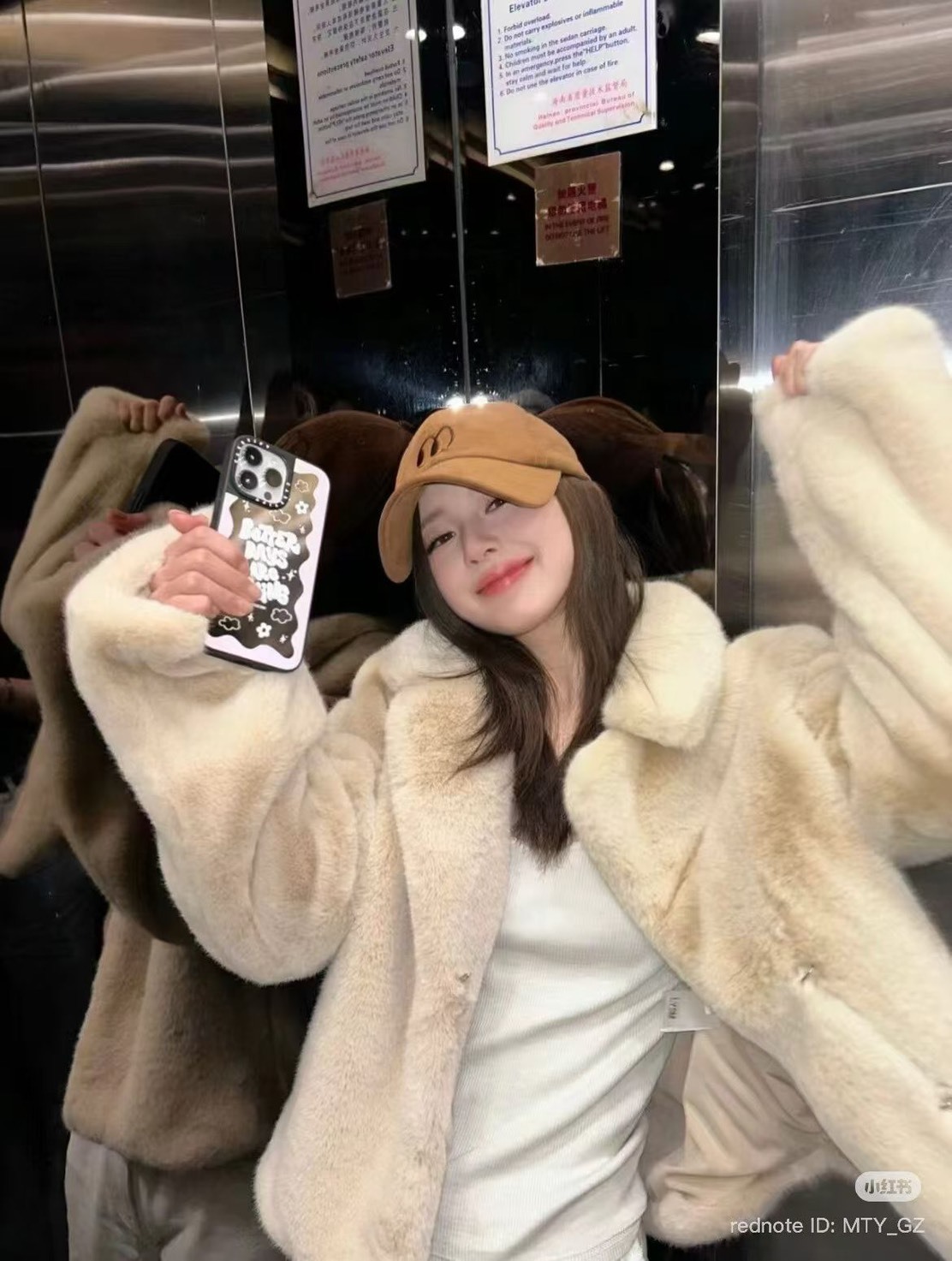 C01 （ 現貨抵台）米色短版毛毛外套（露絲同款）