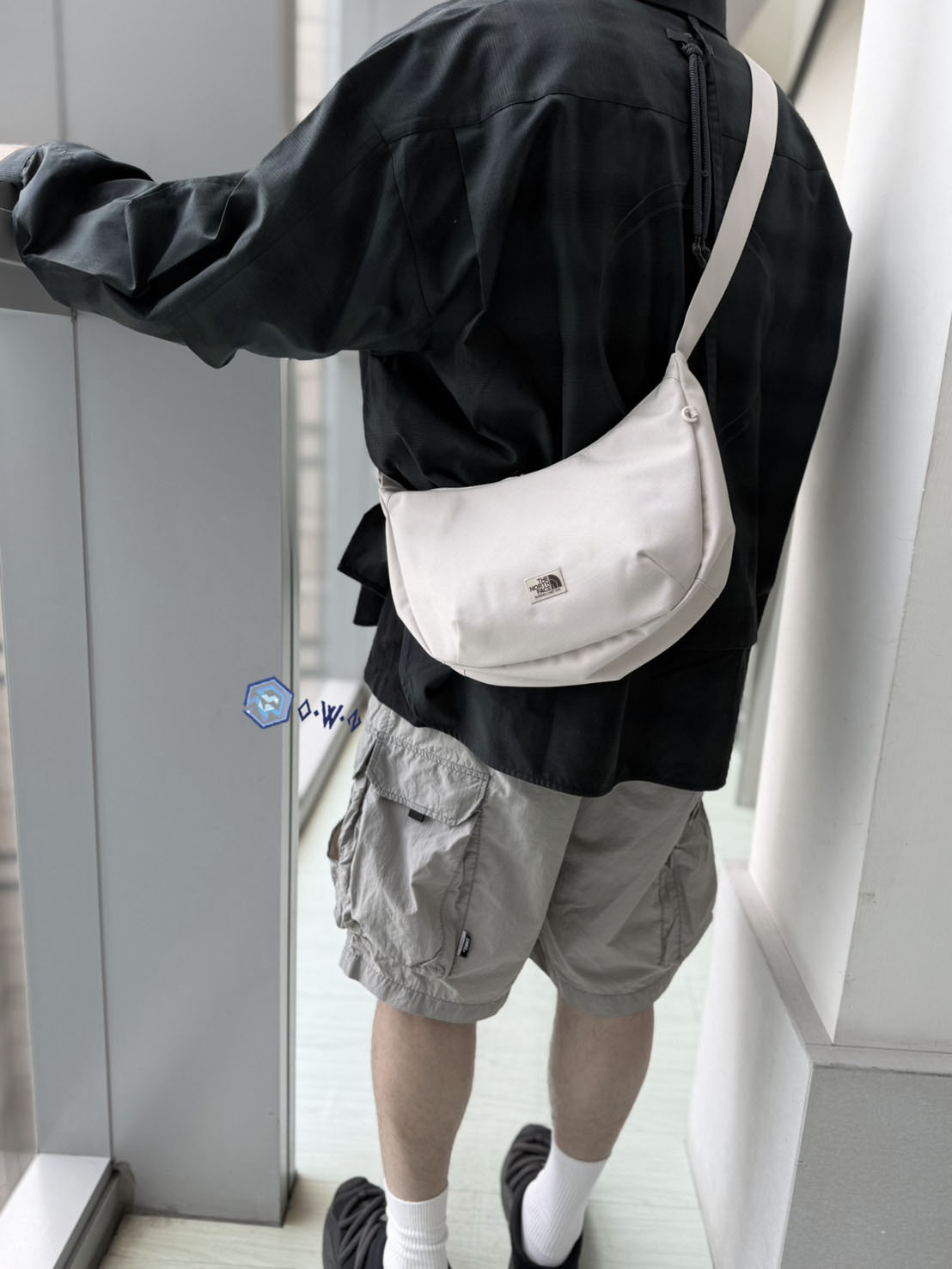 【OWN】The North Face 包包 側背包 半月 彎月包 白標 不分男女 韓國限定 黑色 米色