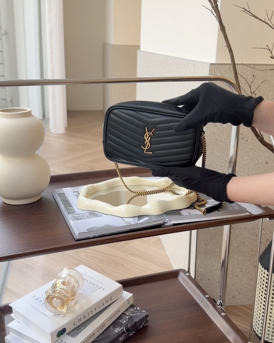 YSL｜LOU 小牛皮迷你相機包 黑金