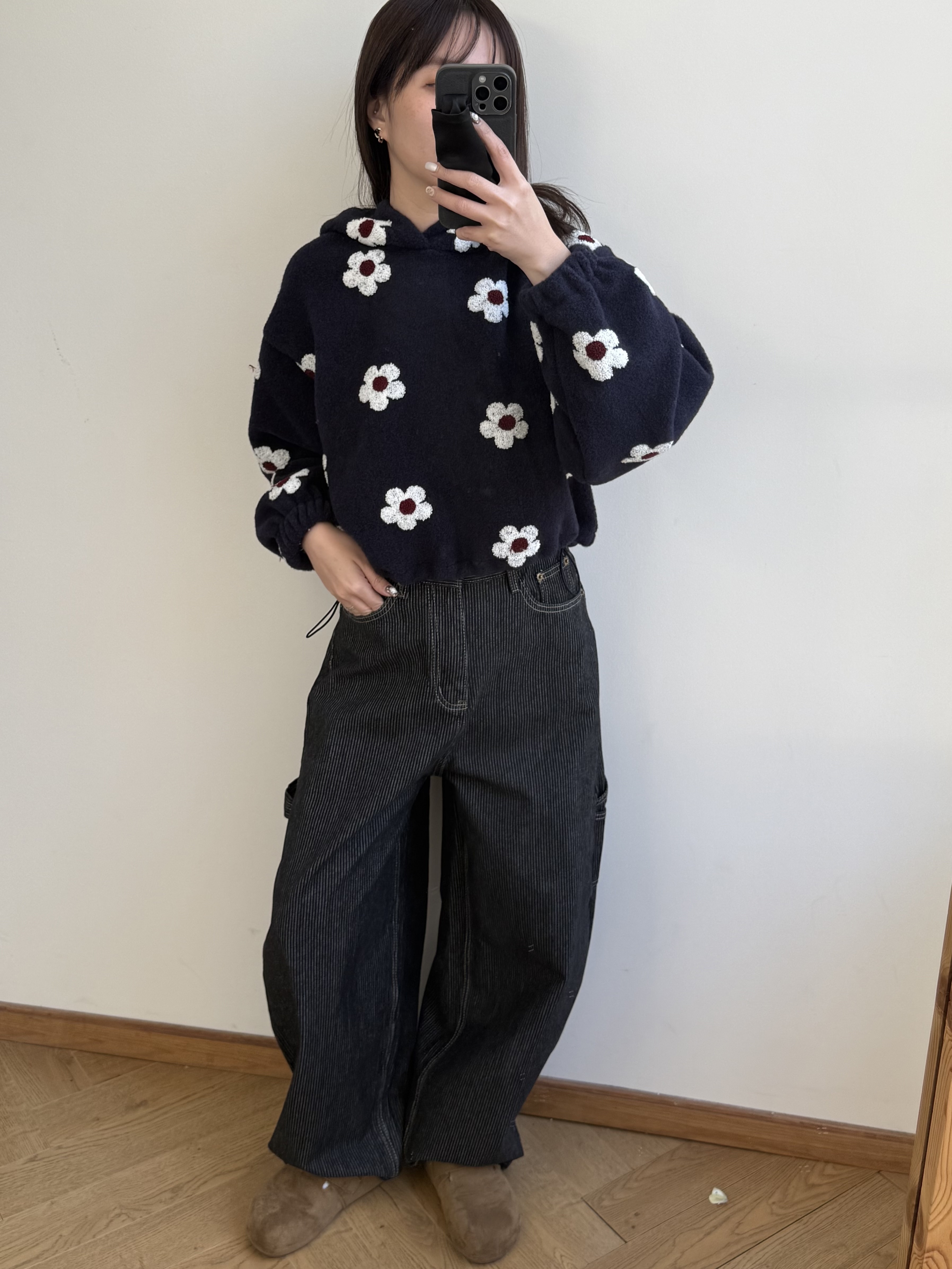 刺繡花花短版圈毛帽T