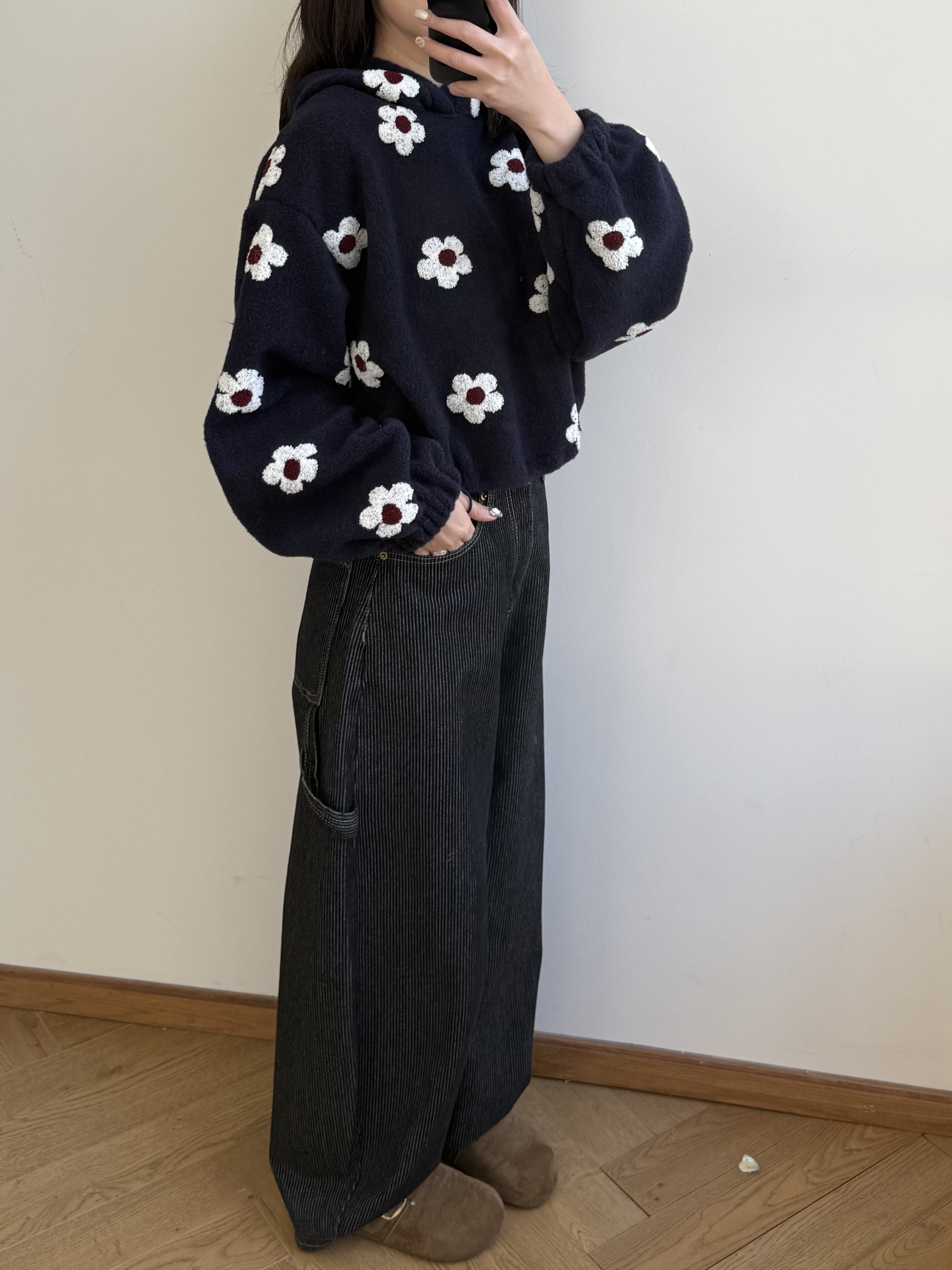 刺繡花花短版圈毛帽T