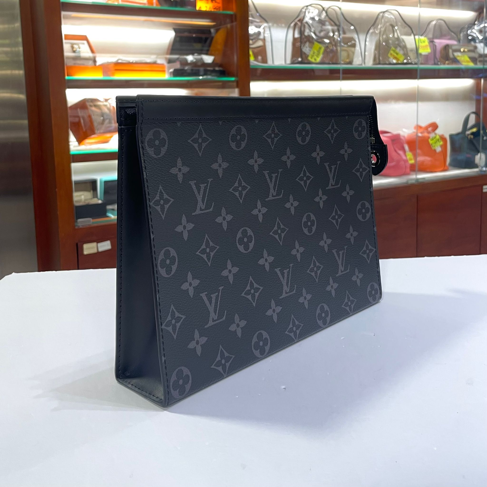 全新LV男士手拿包 M61692 POCHETTE VOYAGE MM 黑色MONOGRAM帆布 #BRAND NEW #香榭站正品