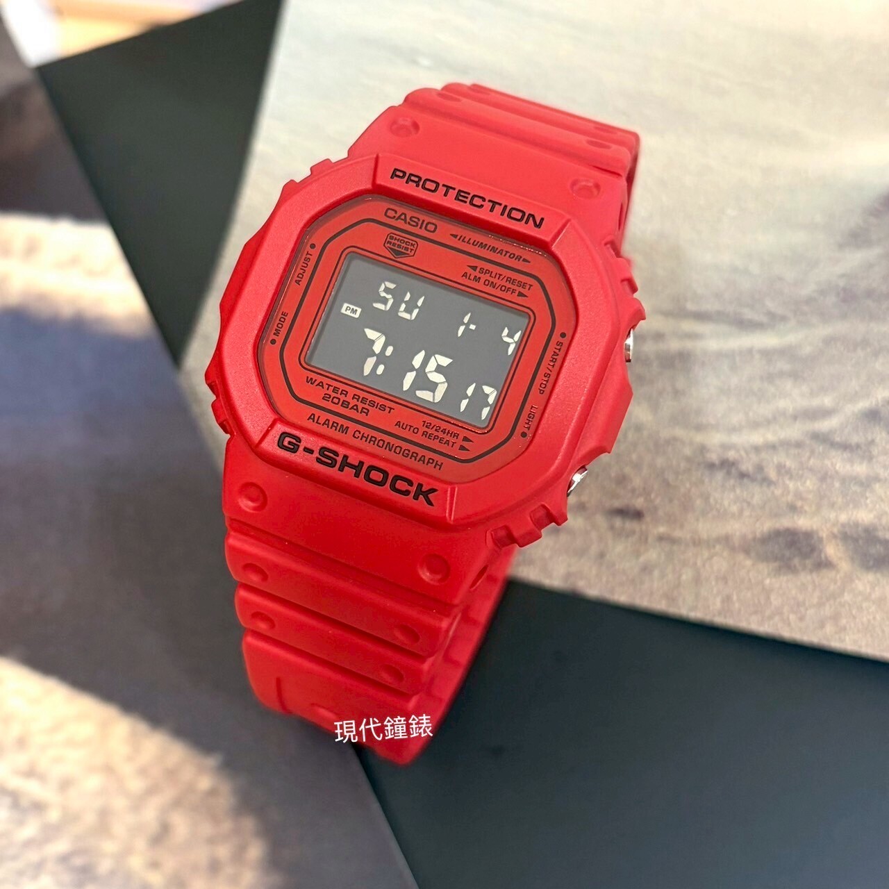 【G-SHOCK】G-K搶眼黑紅5600 DW-5600RRB-4D 42.8mm 現代鐘錶