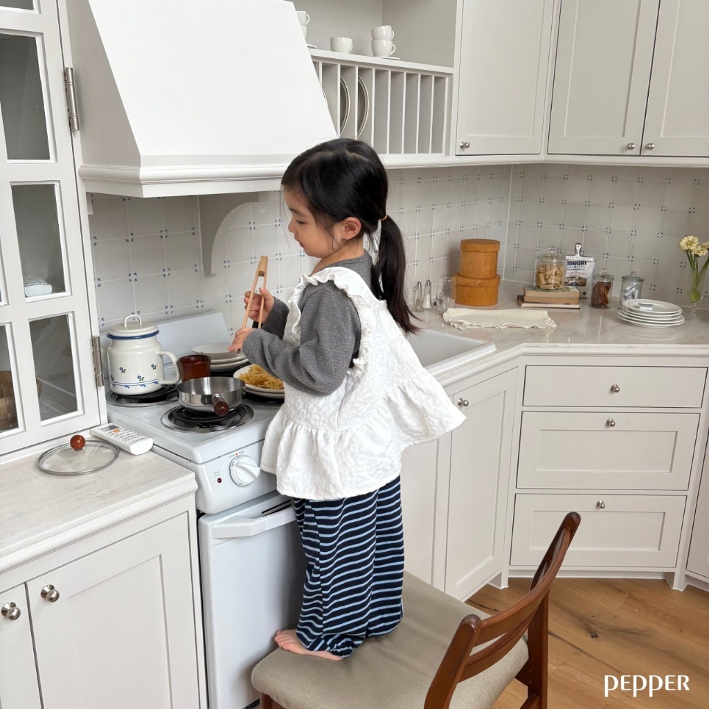 正韓春Pepper  搭配高手花朵飛袖罩衫