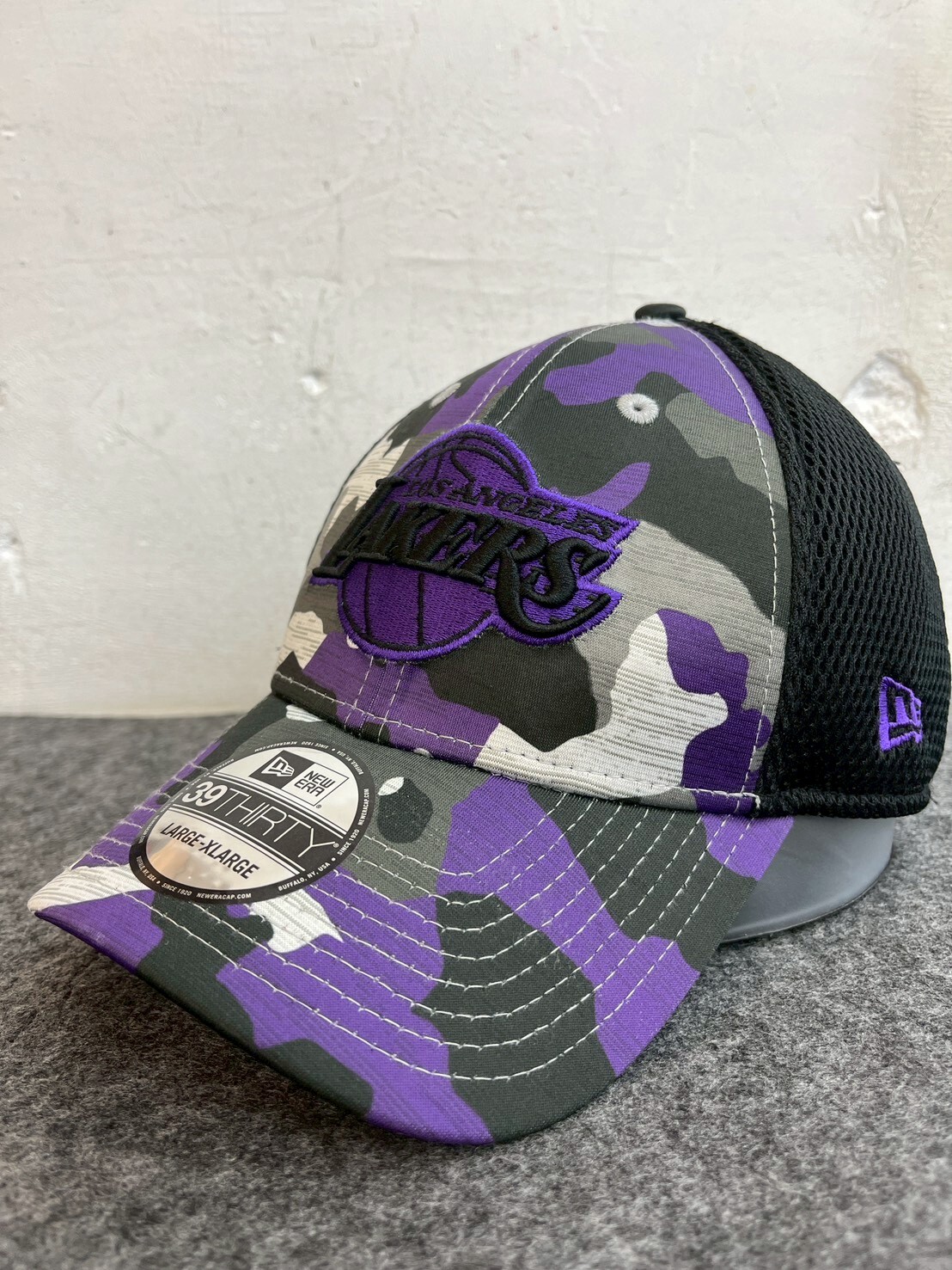 LOS ANGELES  LAKERS NEW ERA CAMO 39THIRTY Flex Hat SIZE L