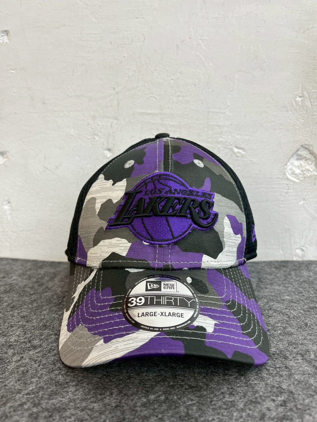 LOS ANGELES  LAKERS NEW ERA CAMO 39THIRTY Flex Hat SIZE L