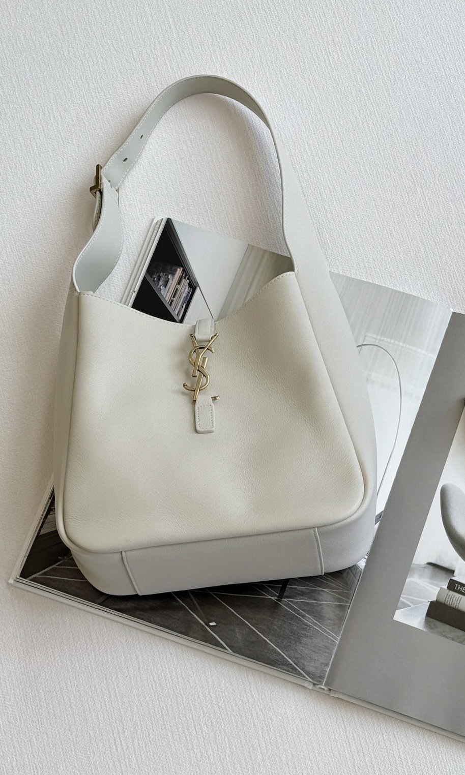 SAINT LAURENT YSL LE5À7小號白色金扣皮革手袋