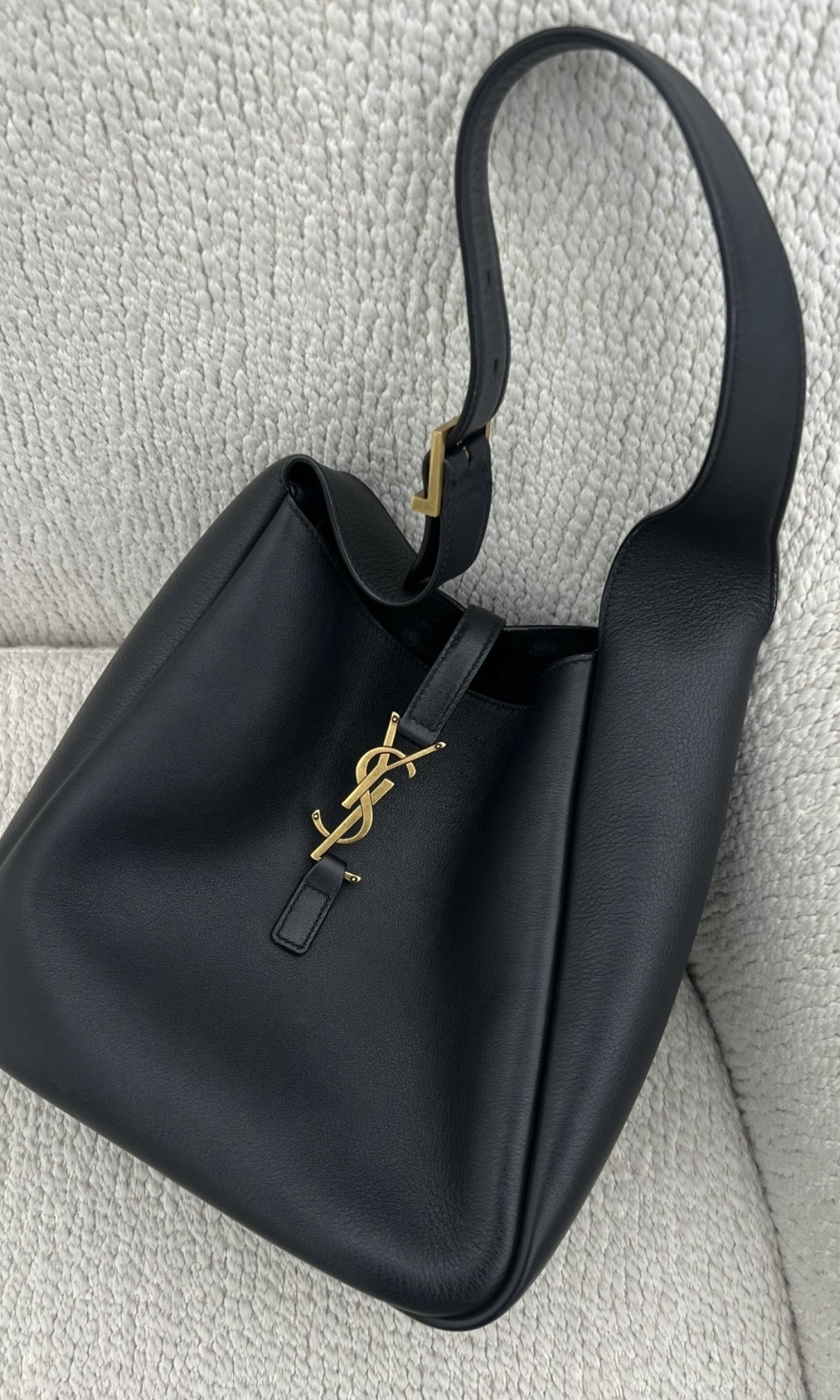 SAINT LAURENT YSL LE5À7大號黑色金扣皮革手袋
