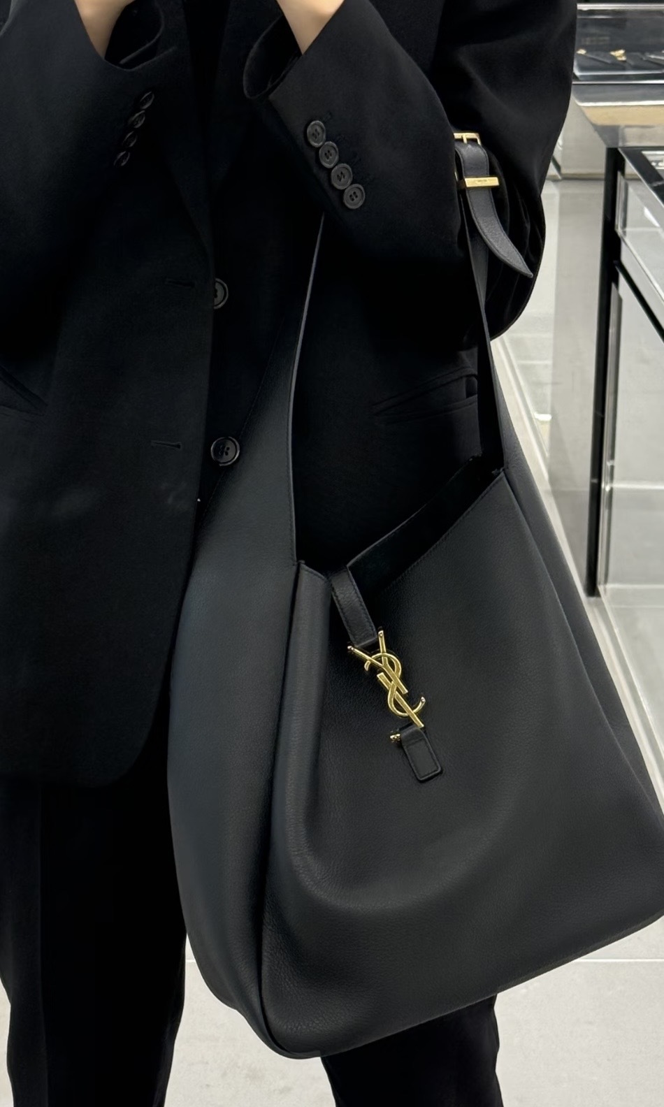 SAINT LAURENT YSL LE5À7大號黑色金扣皮革手袋
