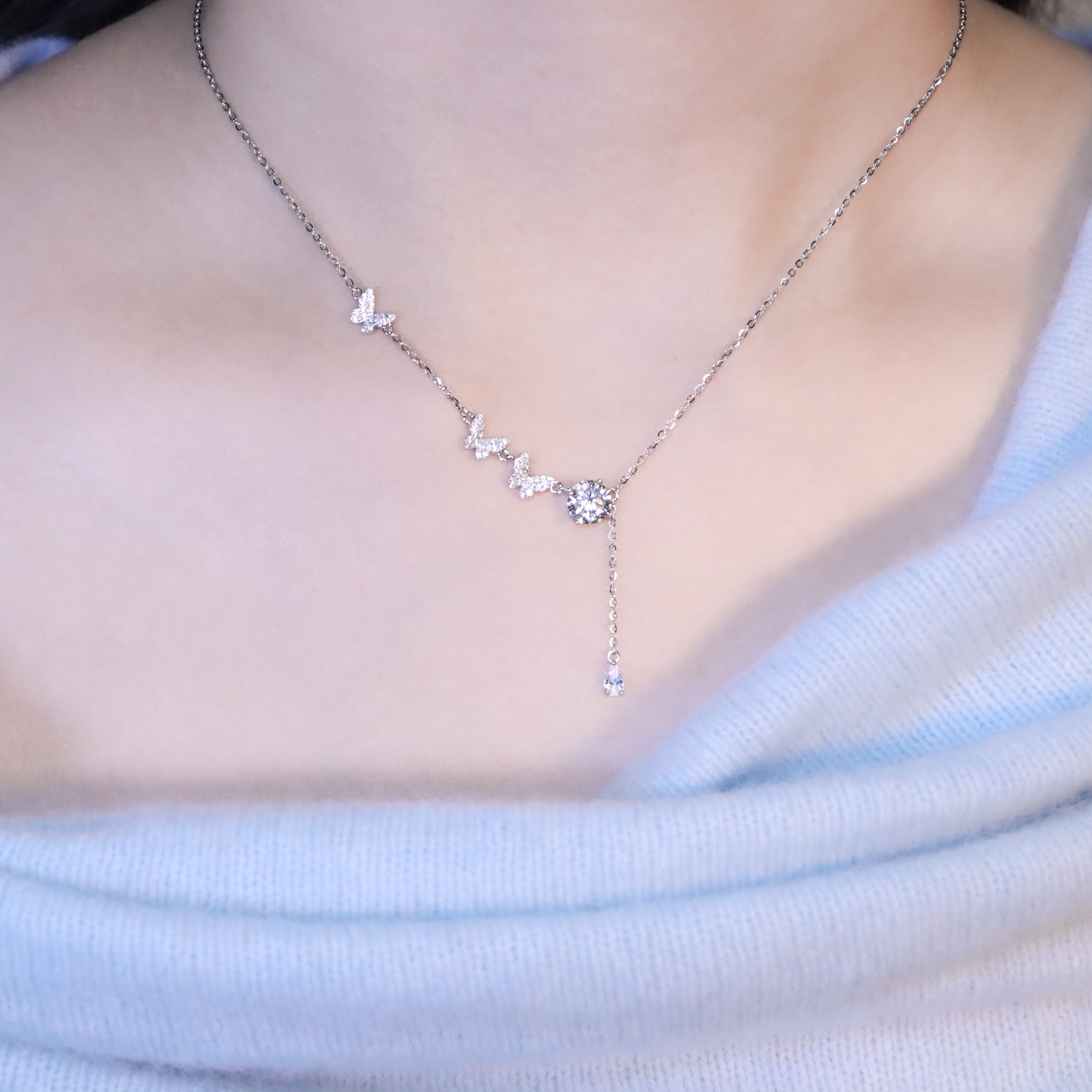 | 925純銀・厚鍍白金・莫桑石 | 鑽光蝶願之境項鍊 | NE1573 |