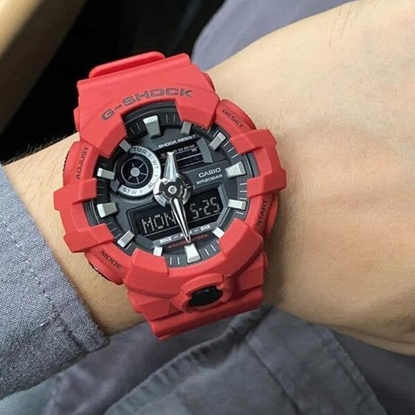 【CASIO 卡西歐】 G-SHOCK  大錶殼酷炫設計 設計大膽奪目 世界時間多功能耐衝擊數位雙顯 雙顯手錶 GA-700-4A