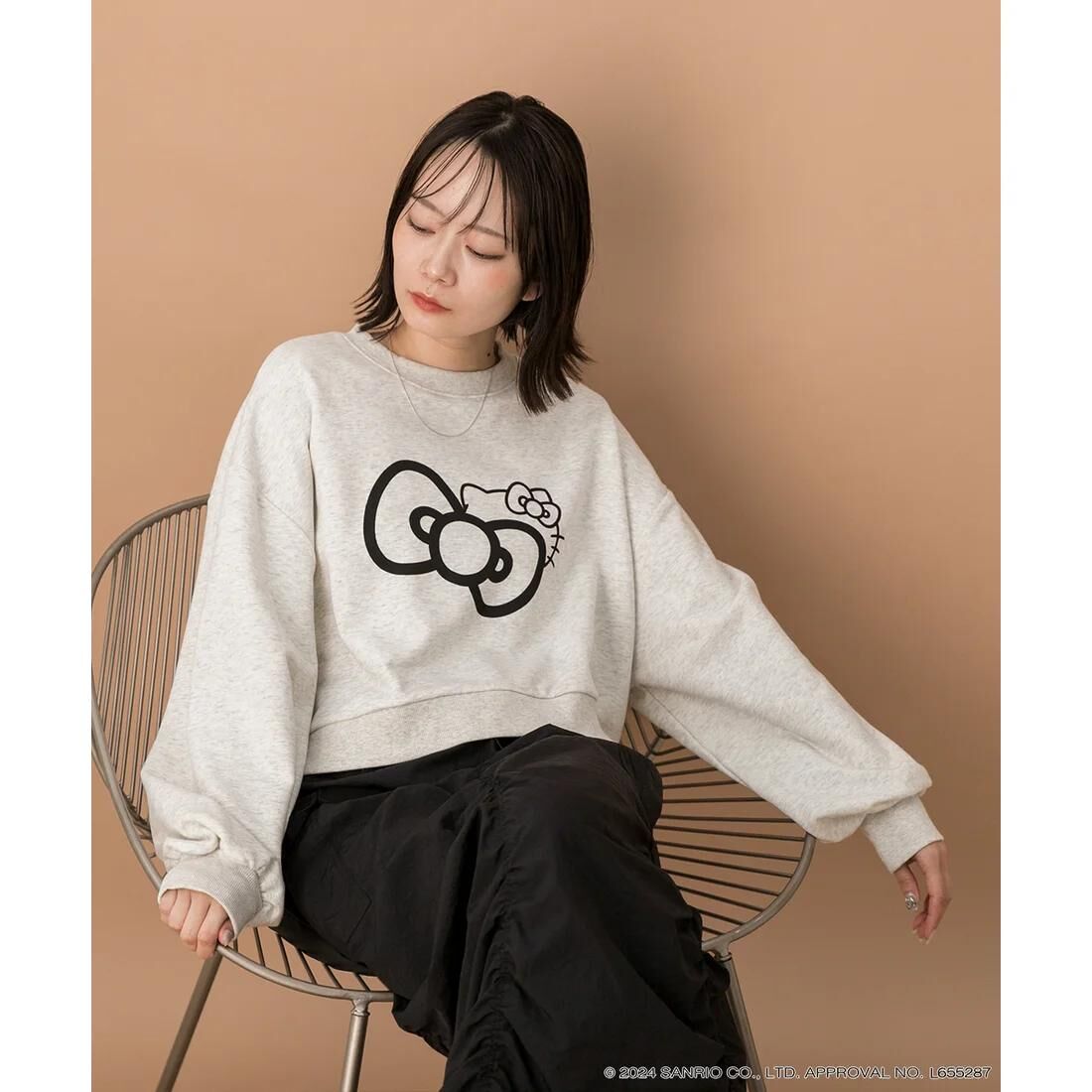 26034-KT Sanrio Hello Kitty 大蝴蝶結短版過頭笠衛衣 燕麥色 #JP-MGS26