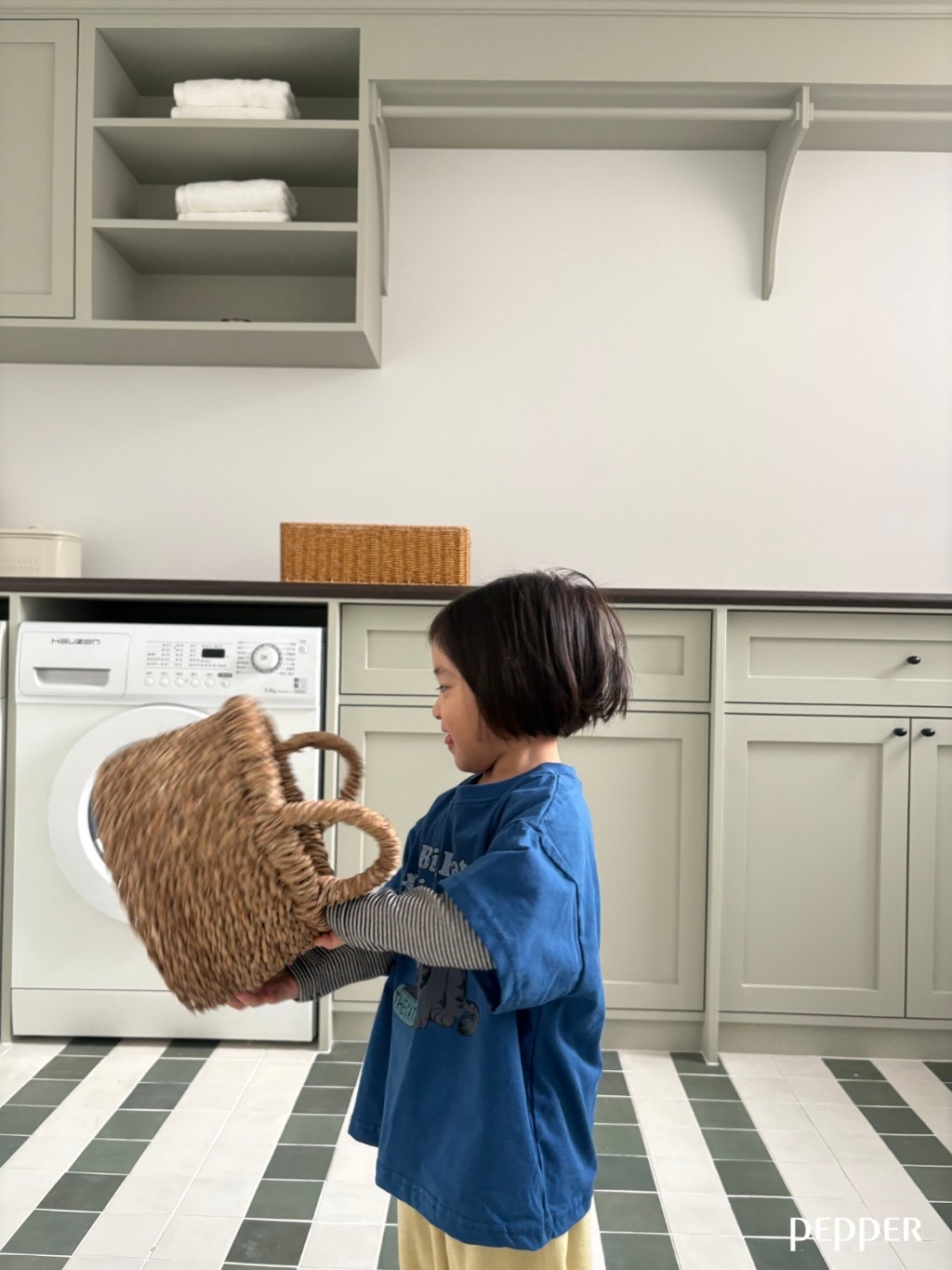 正韓春Pepper  兩色細條紋上衣