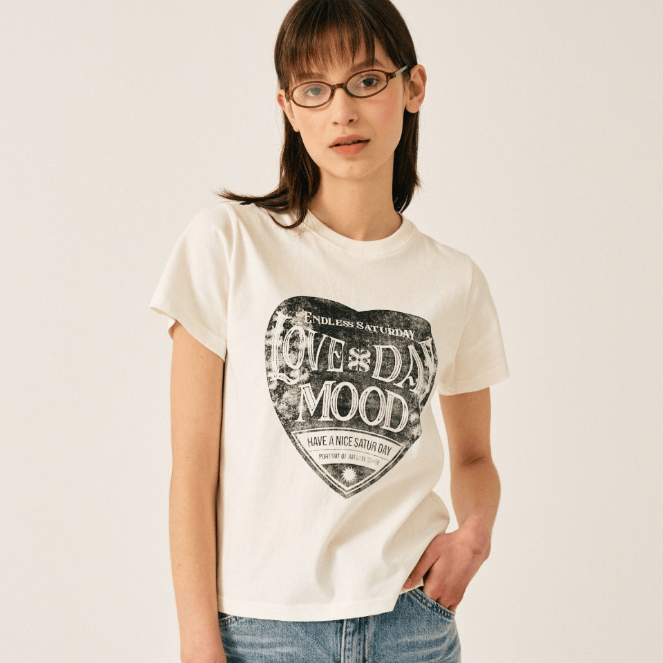 SATUR | (W) Saturday Retro Mood Graphic T-Shirt