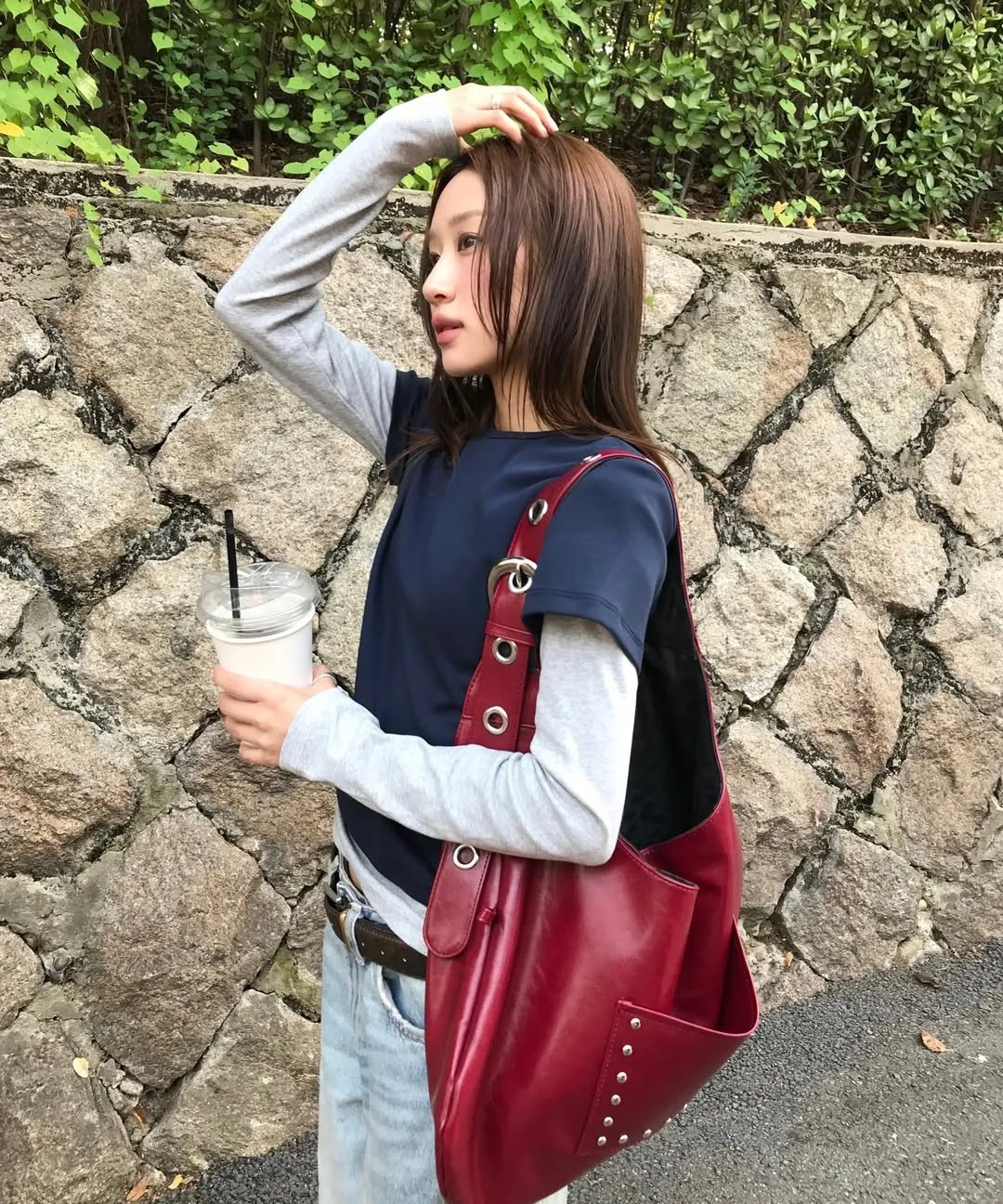 LETERIE STUD BUCKLE REVERSIBLE SHOULDER BAG