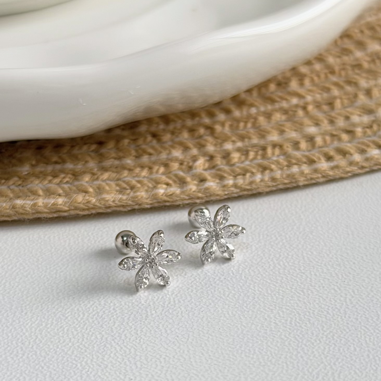 V197【輕奢】排鑽花朵純銀鎖針