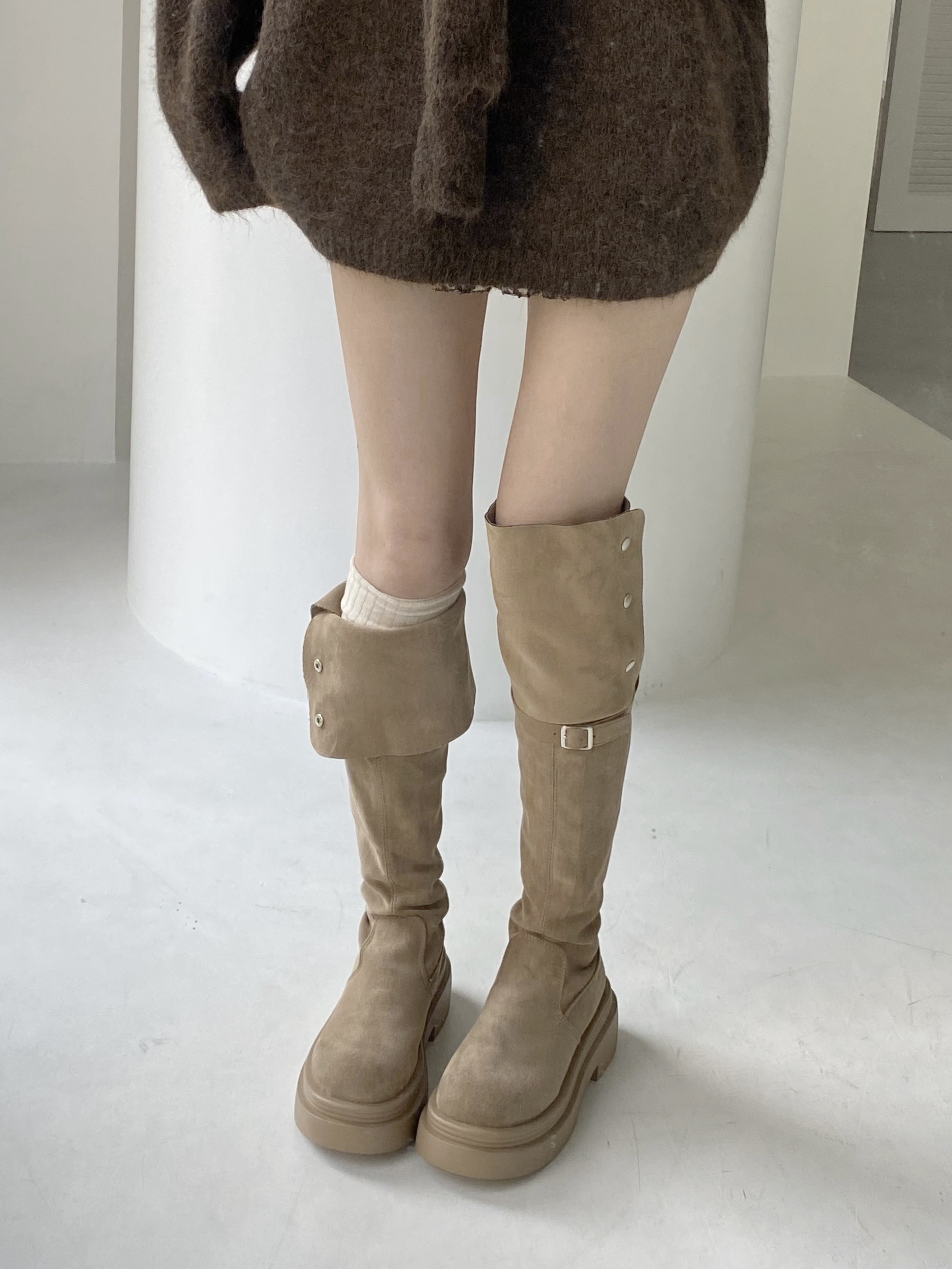 麂皮排扣反折過膝長靴