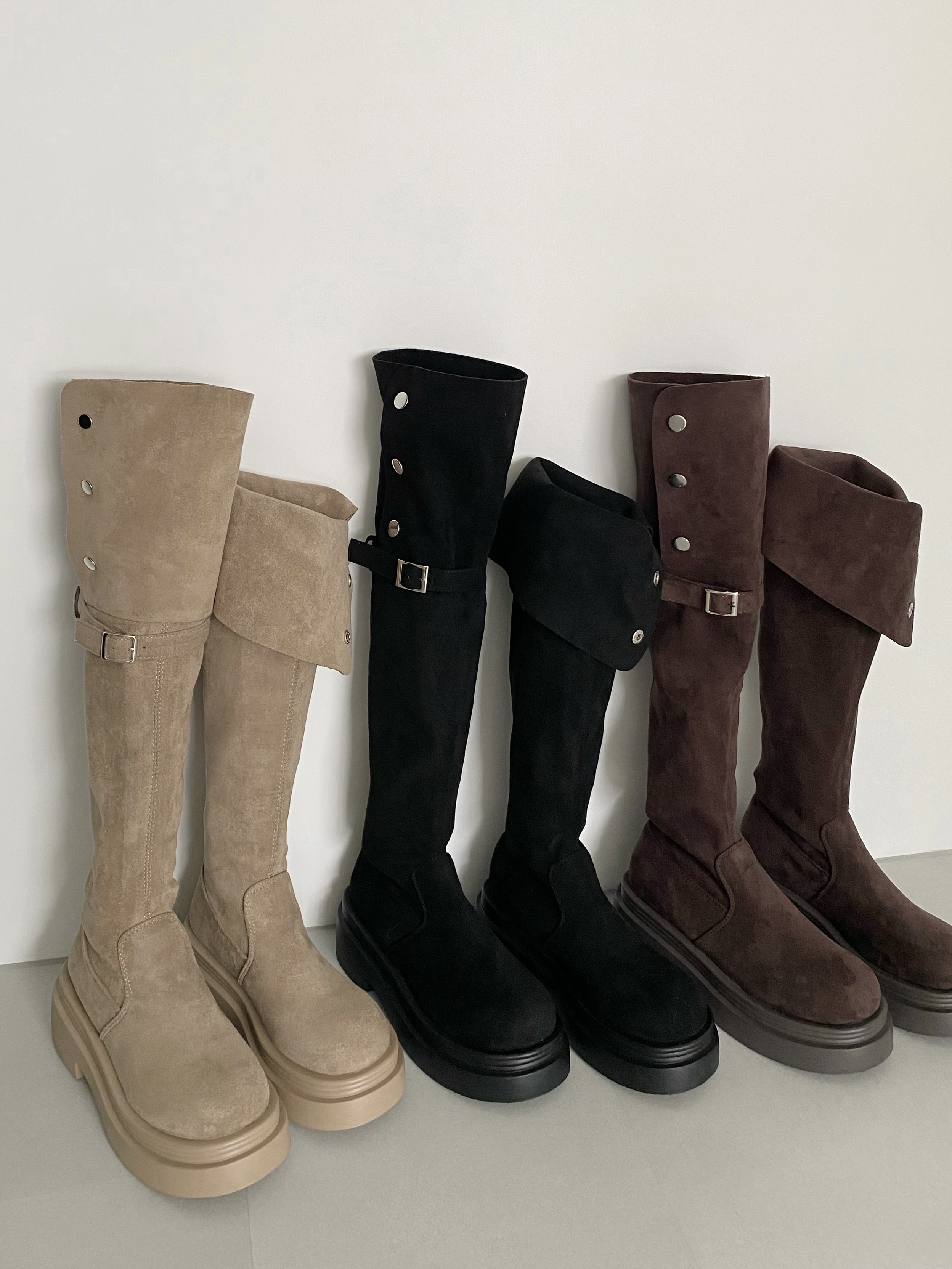 麂皮排扣反折過膝長靴