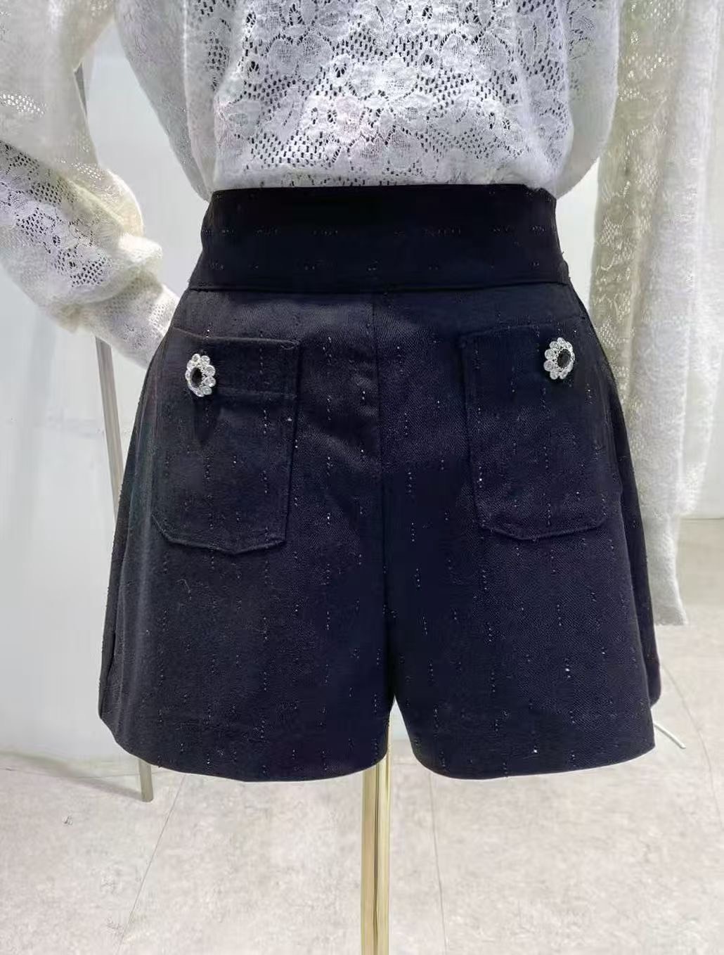 602049黑色閃亮花鑽短褲 現貨