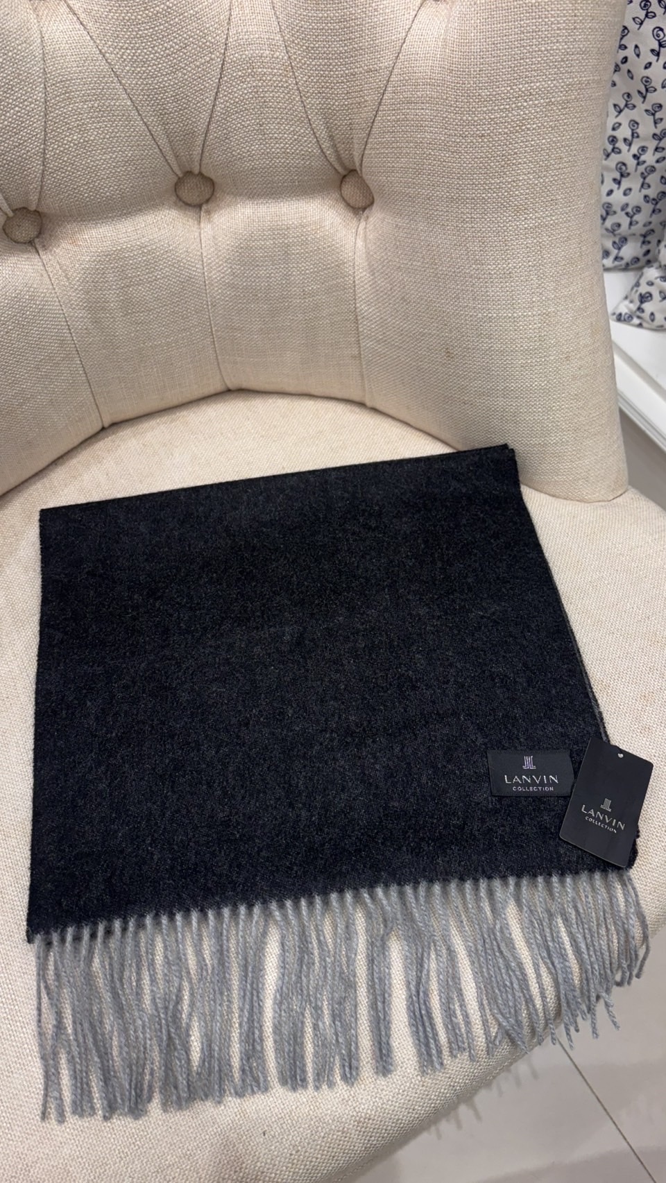LANVIN深灰黑&淺灰流蘇圍巾