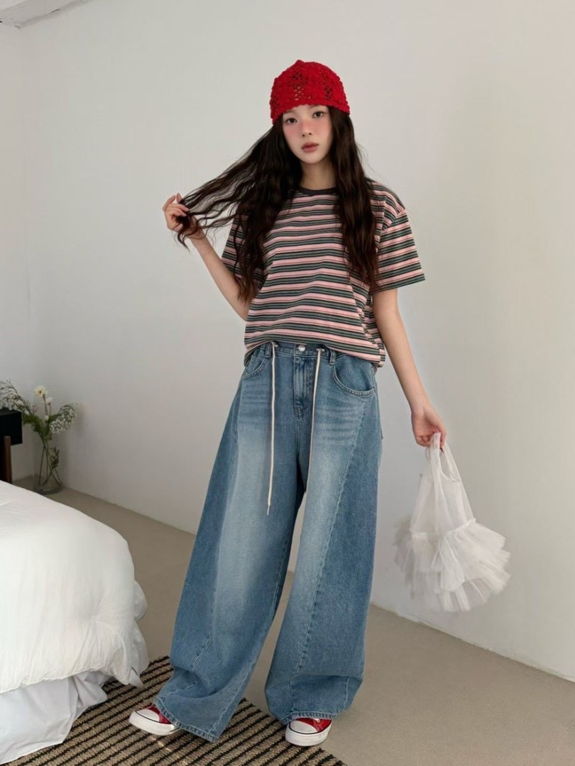 姊妹們許願的誇張版彎刀牛仔褲｜寬版輪廓・自然洗水丹寧褲