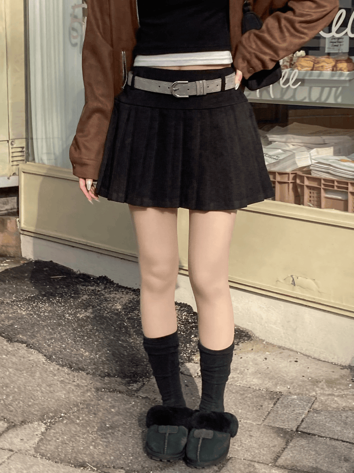 Matte Pleated Skirt〈🇰🇷DAY 3〉