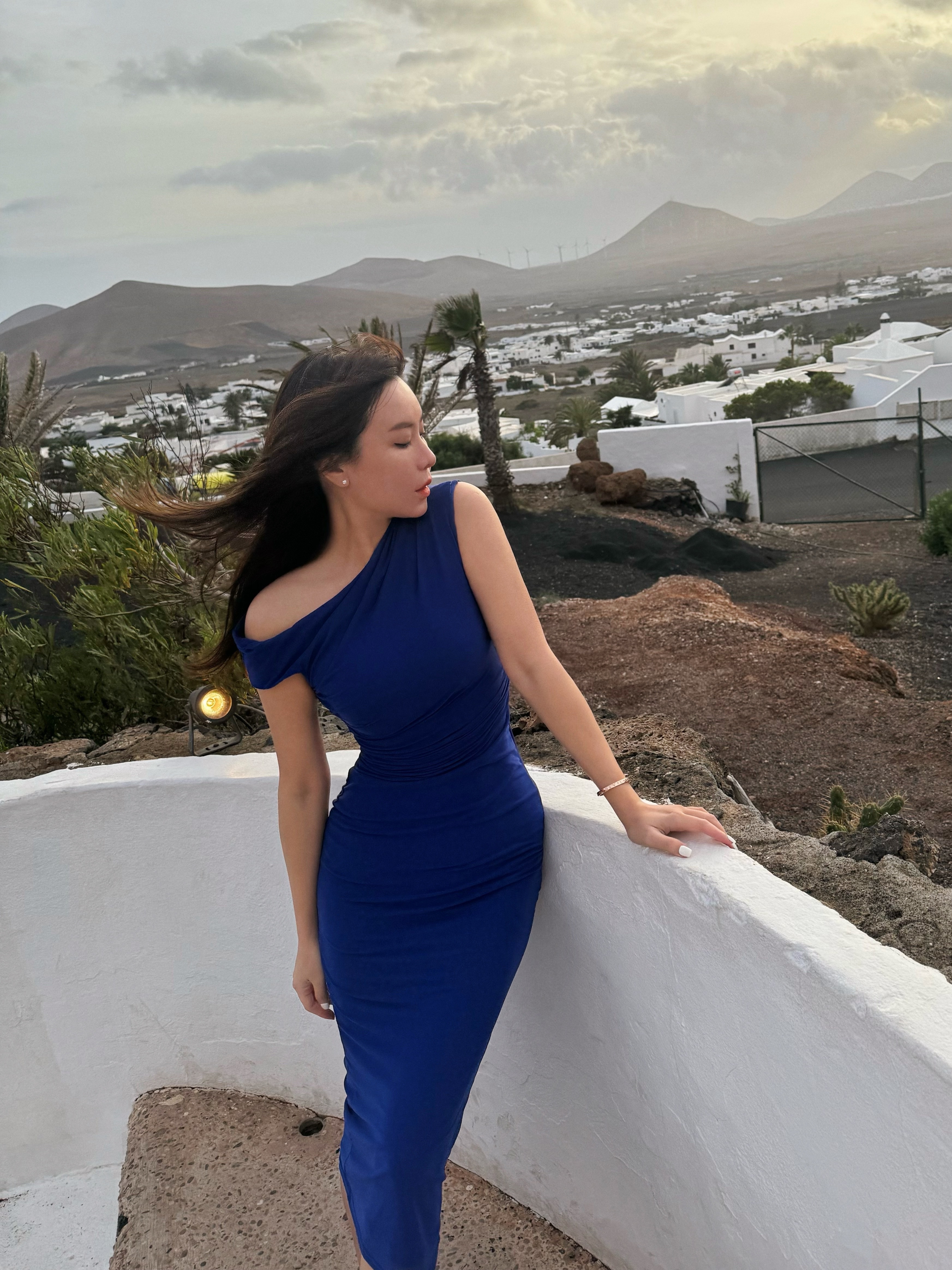 Vibrant style 繽紛感 斜肩抓皺顯瘦洋裝