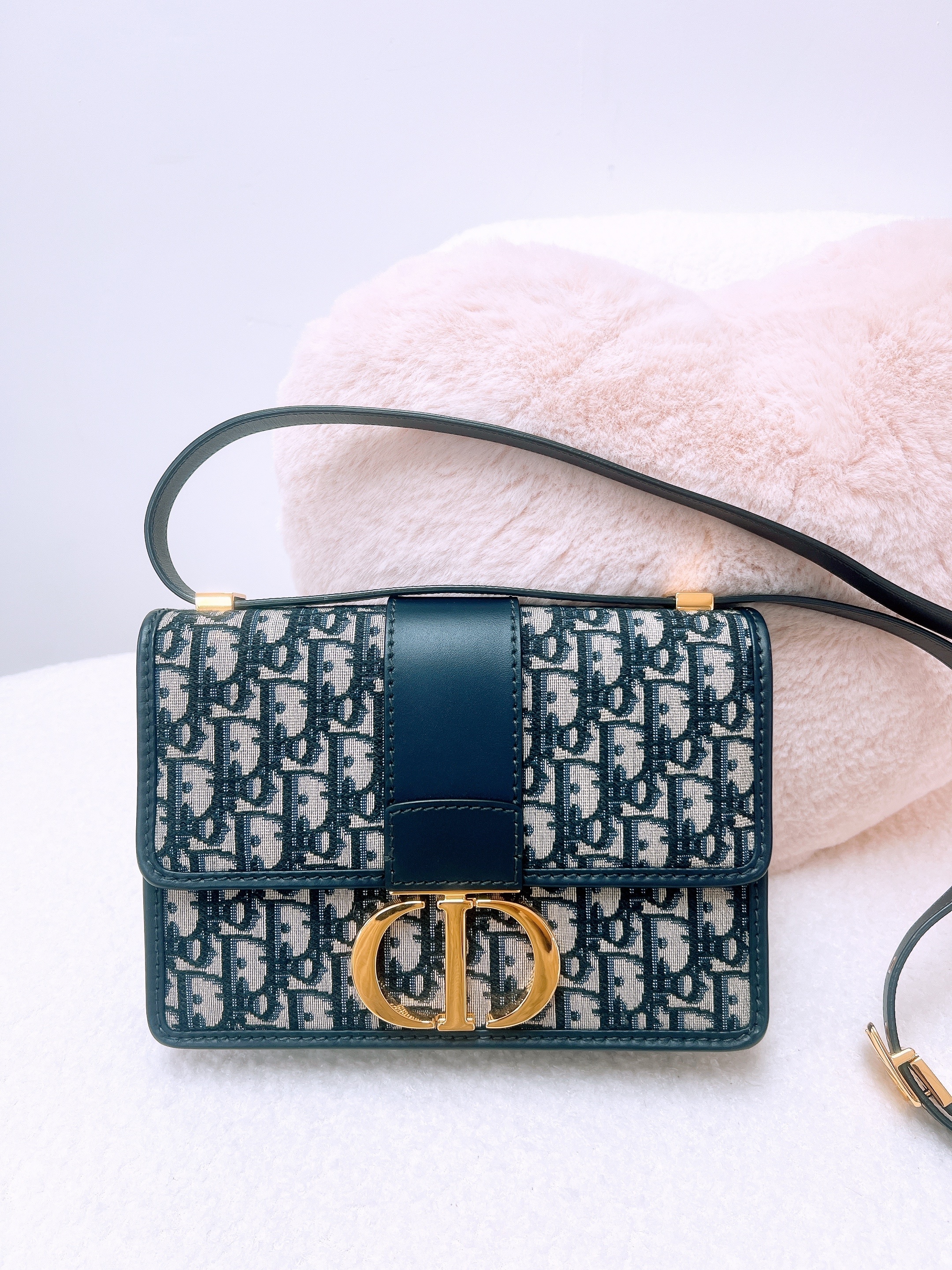 Dior 30 montaigne shoulder bag blue oblique