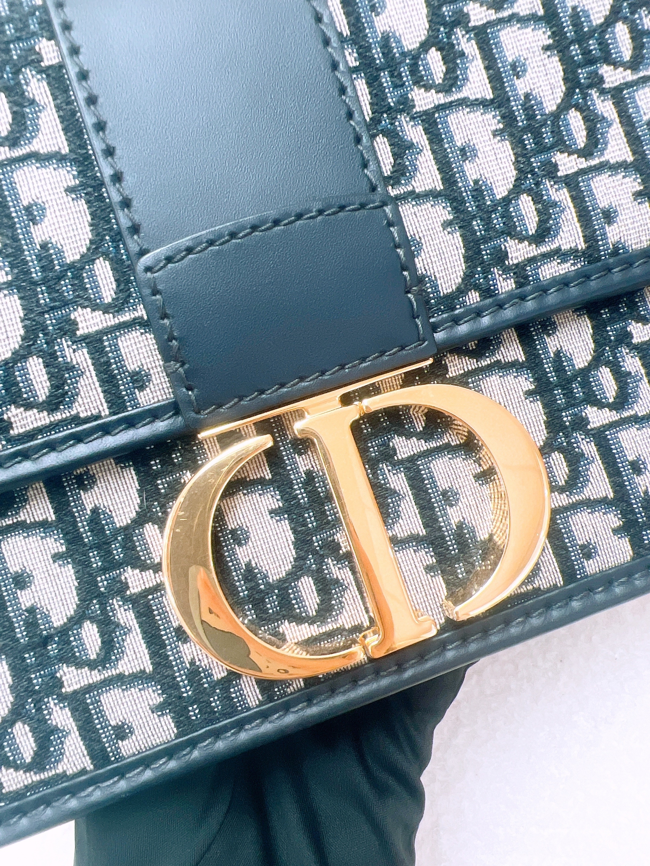 Dior 30 montaigne shoulder bag blue oblique