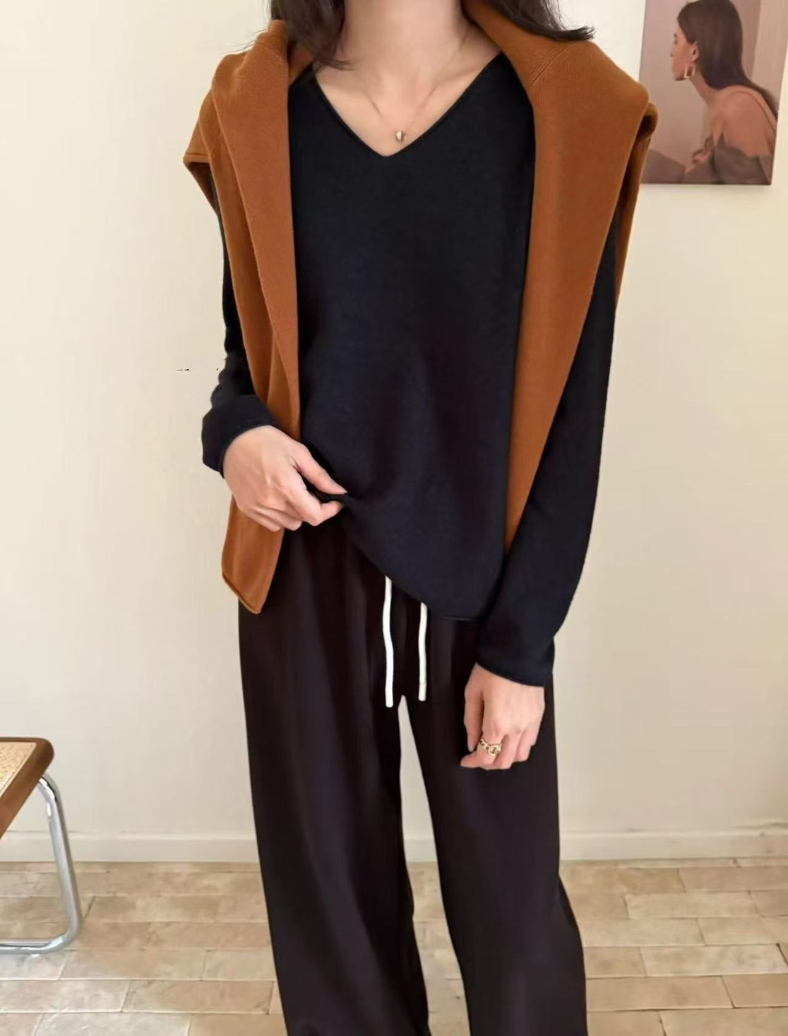 修飾鎖骨線條・柔軟不刺膚・上班休閒都好搭的V領針織上衣