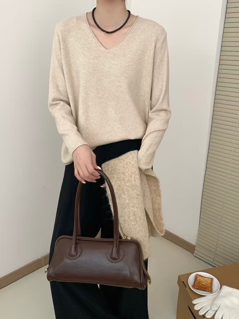 修飾鎖骨線條・柔軟不刺膚・上班休閒都好搭的V領針織上衣