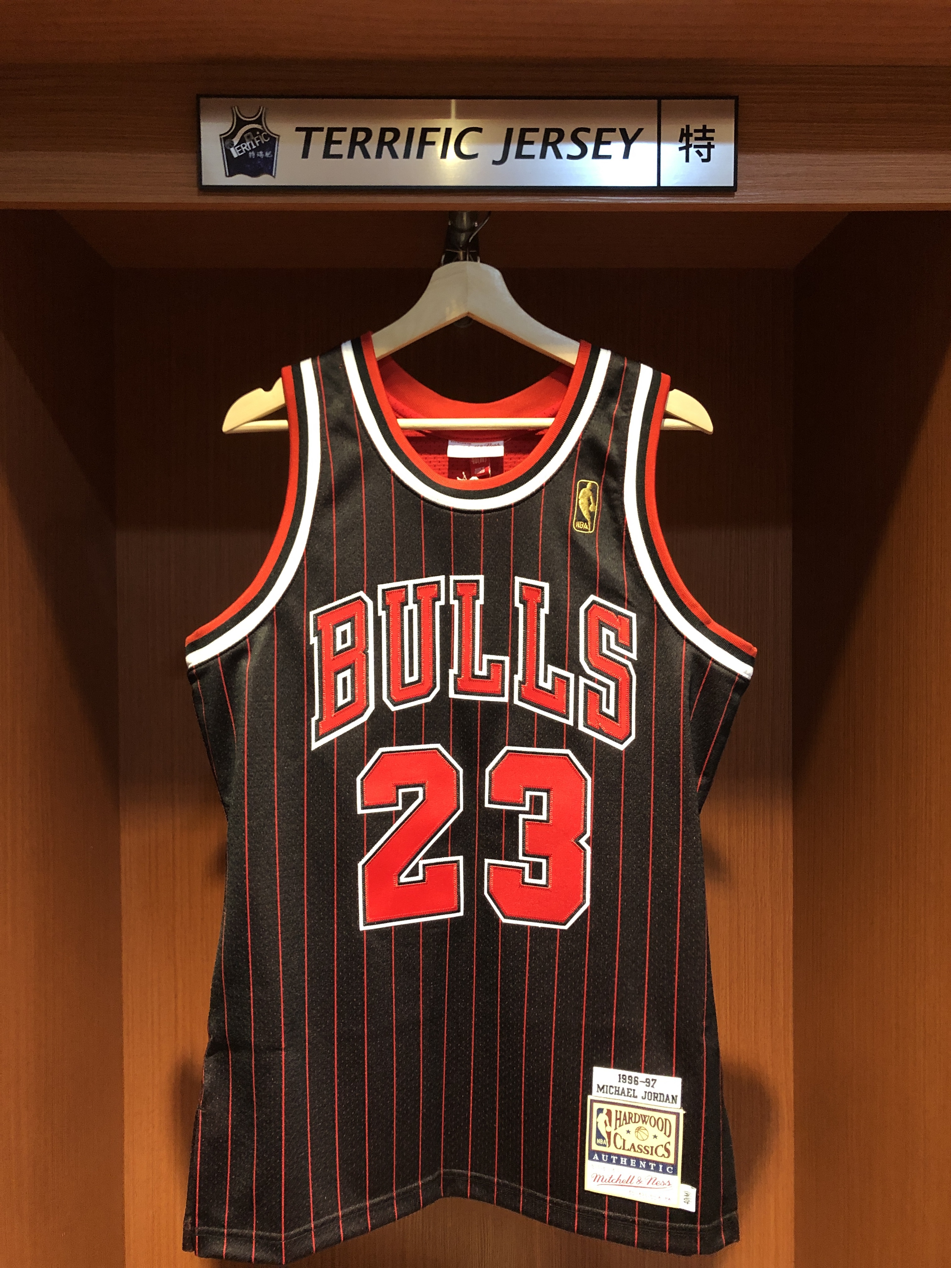 NBA球衣 Michael Jordan 芝加哥公牛 96-97 黑條紋 金標 M&N Authentic 球員版 電繡 全新