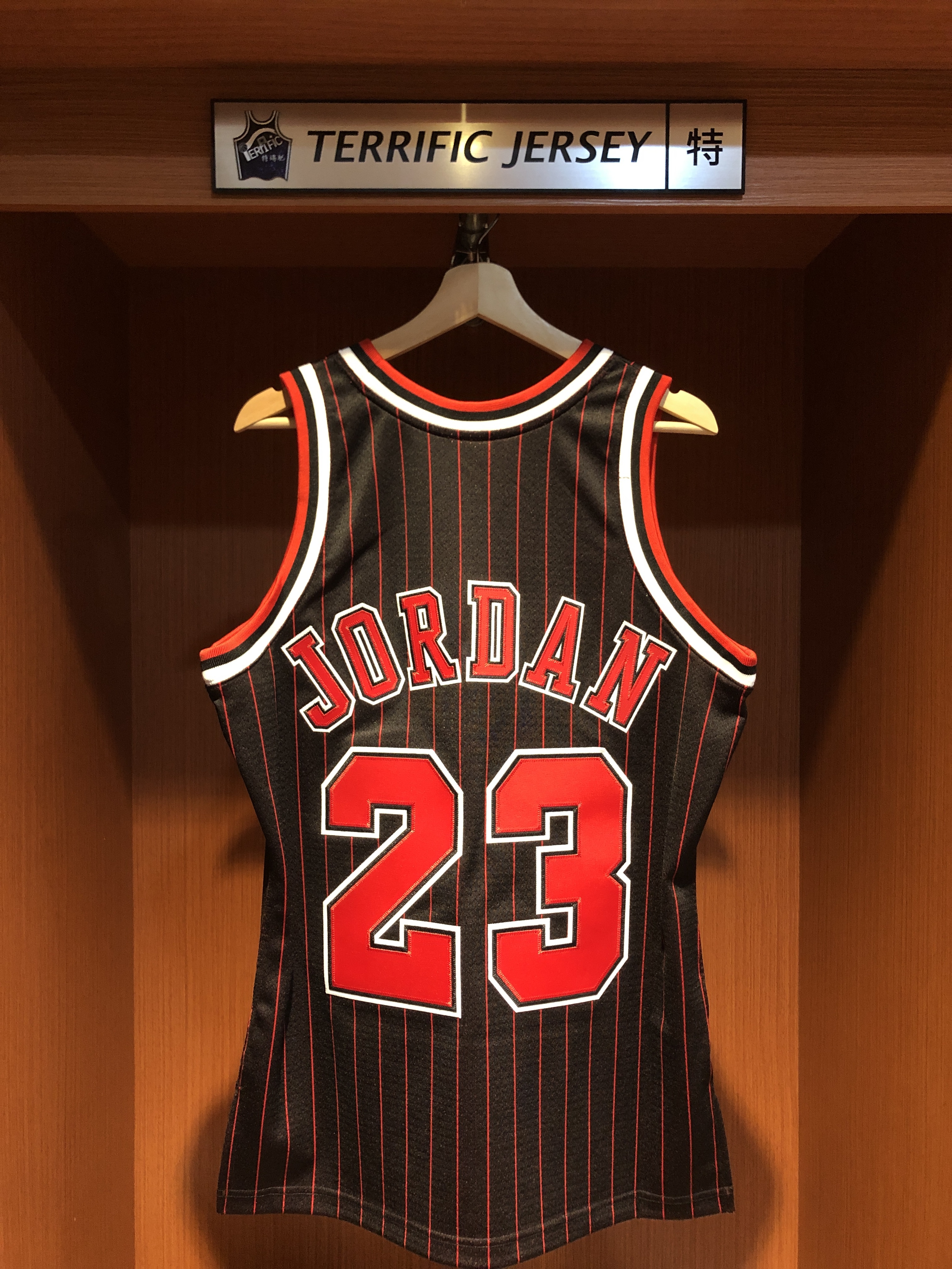 NBA球衣 Michael Jordan 芝加哥公牛 96-97 黑條紋 金標 M&N Authentic 球員版 電繡 全新
