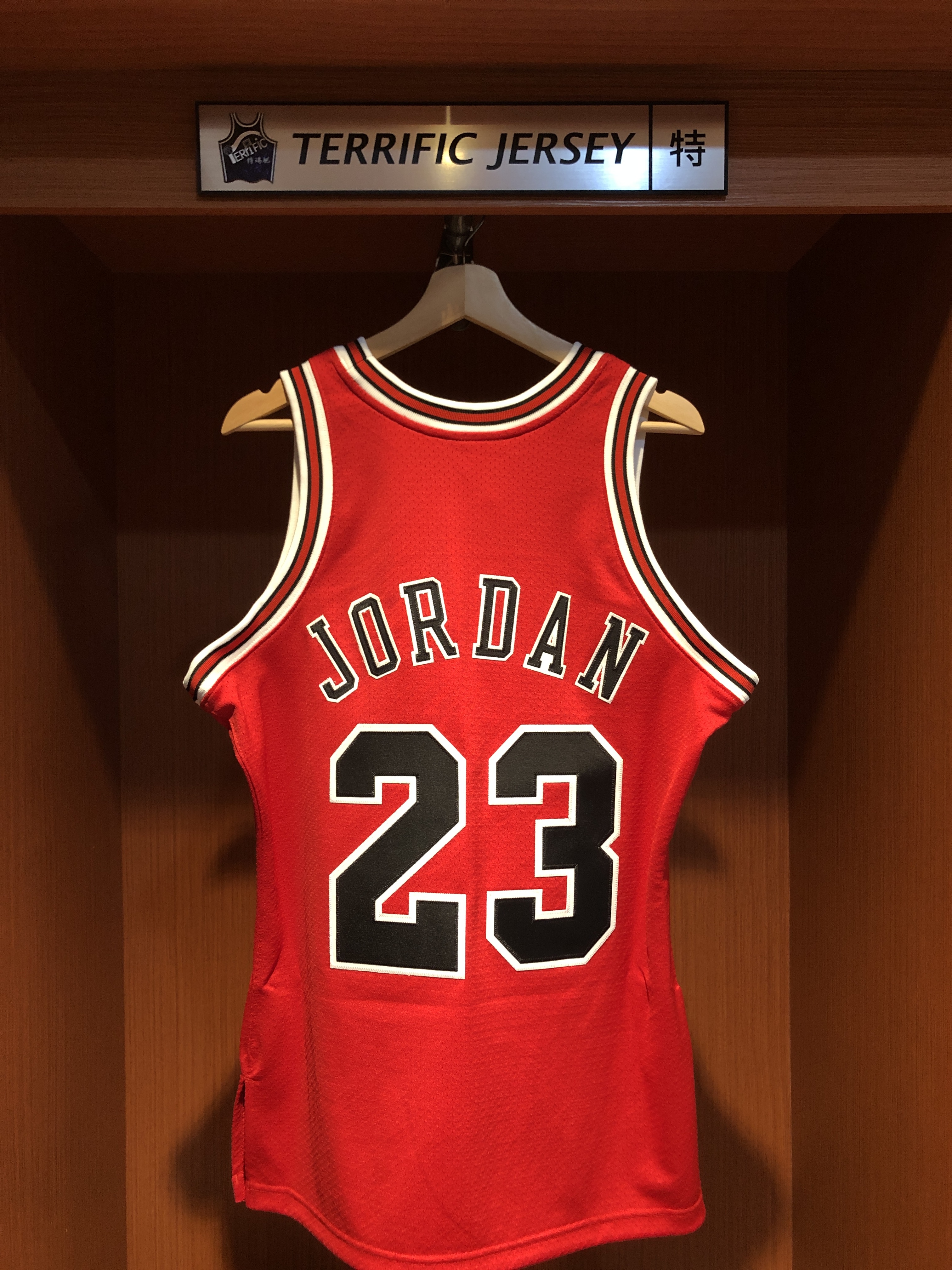 NBA球衣 Michael Jordan 芝加哥公牛 96-97紅 冠軍章 小金盃 金標 M&N Authentic 球員版 電繡 全新