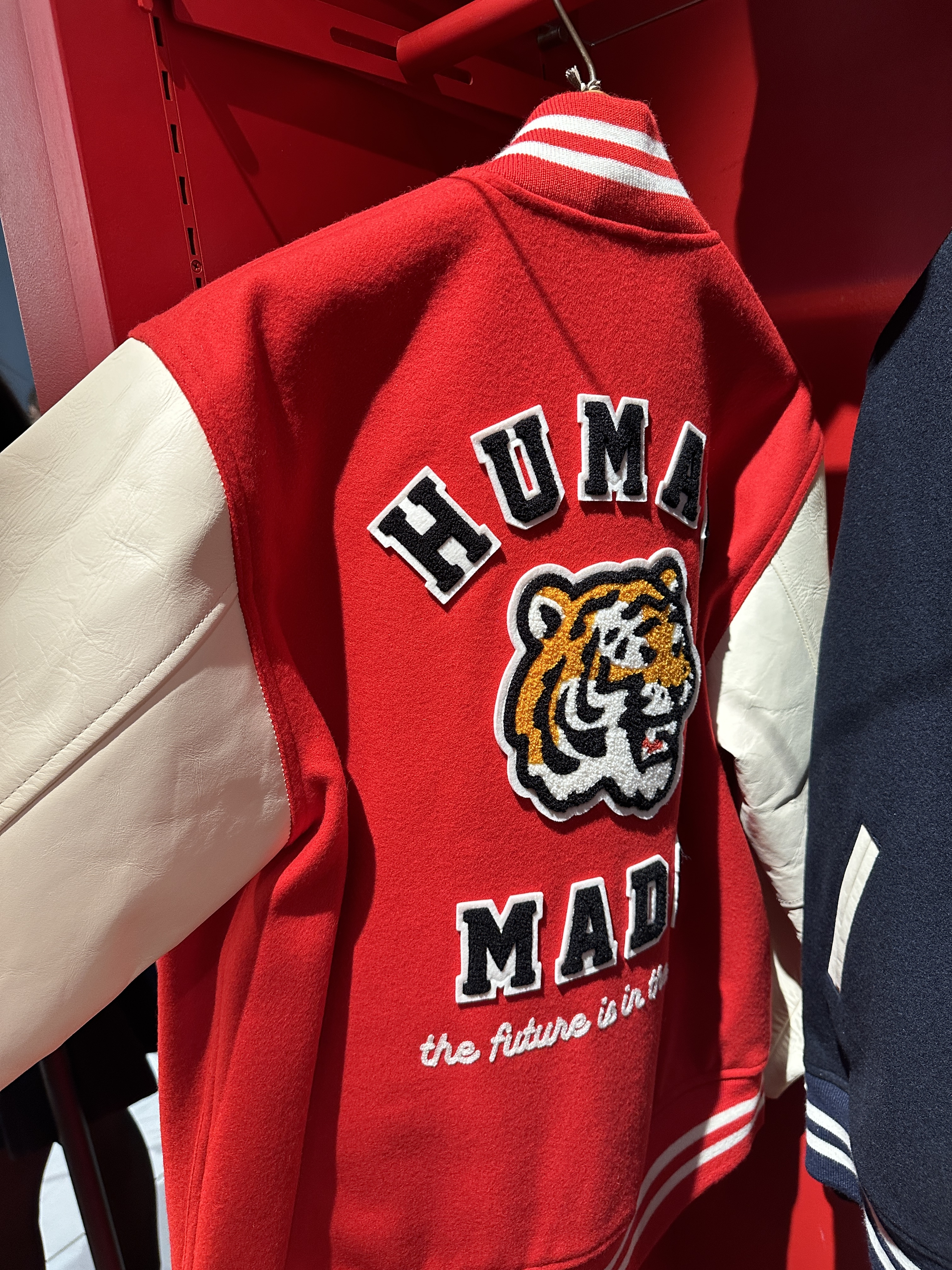 【日本限時連線🇯🇵  1/20中午12:00 準時收單 ✈️ 】Humanmade VARSITY JACKET 背後老虎 棒球外套 HM30JK043