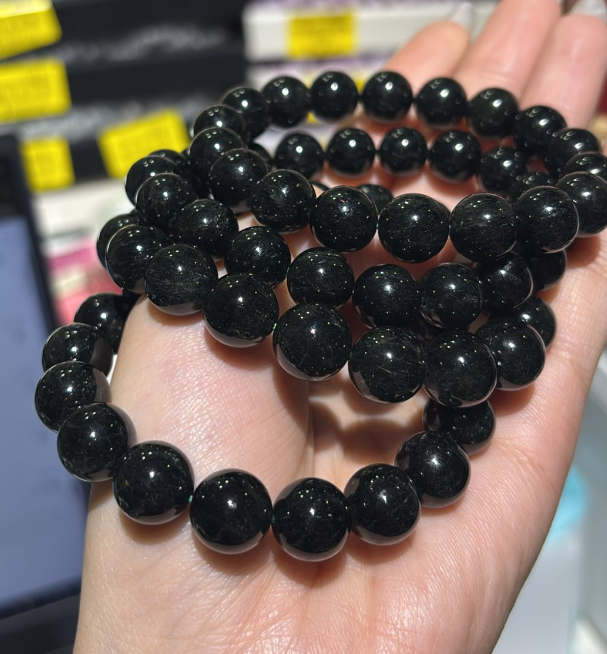 260117 - C67 11mm+濃郁綠髮晶手串