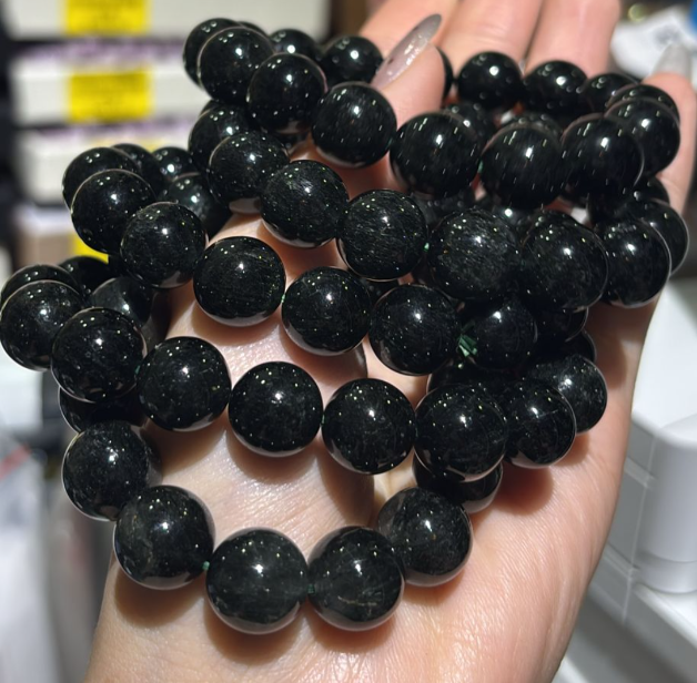 260117 - C68 12mm+濃郁綠髮晶手串