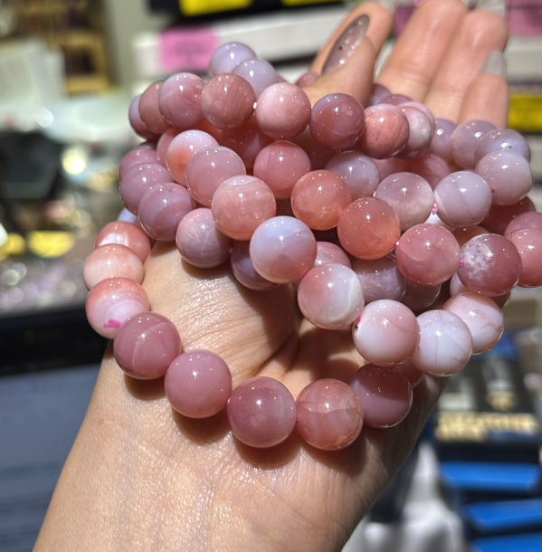 260117 - C70 11mm+蜜桃粉鹽源瑪瑙手串