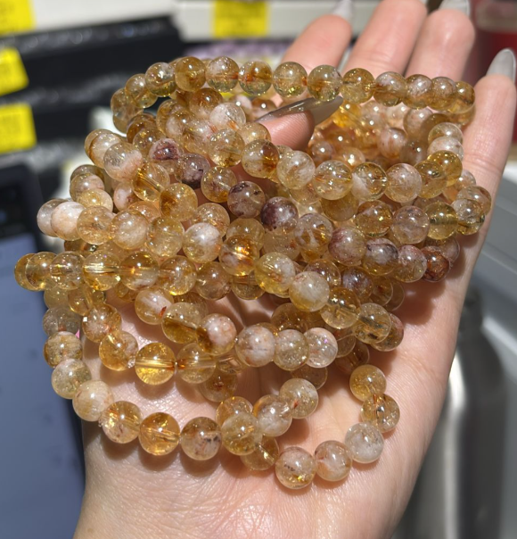 260117 - C77 7mm++奶黃天使羽毛藍針手串