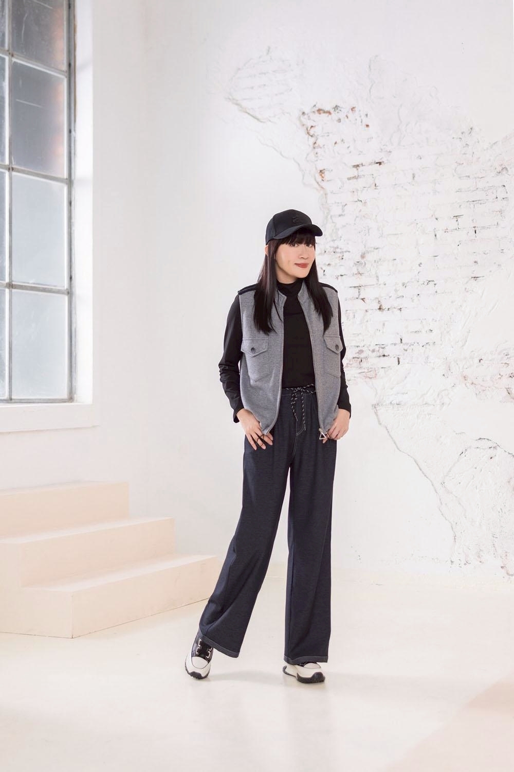 時尚保暖針織拉錬設計肩上／口袋造型修身背心X6591