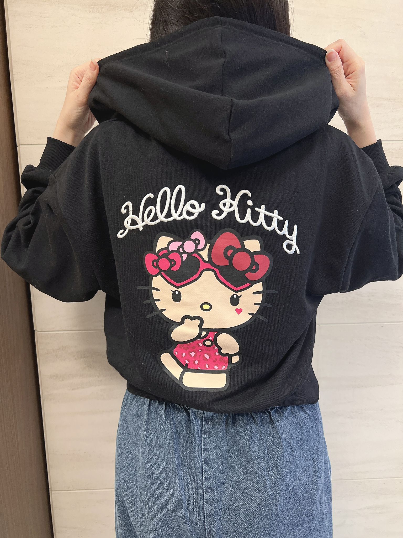 日本預訂 GL X HELLO KITTY Hello Kitty Sweat Hoodie