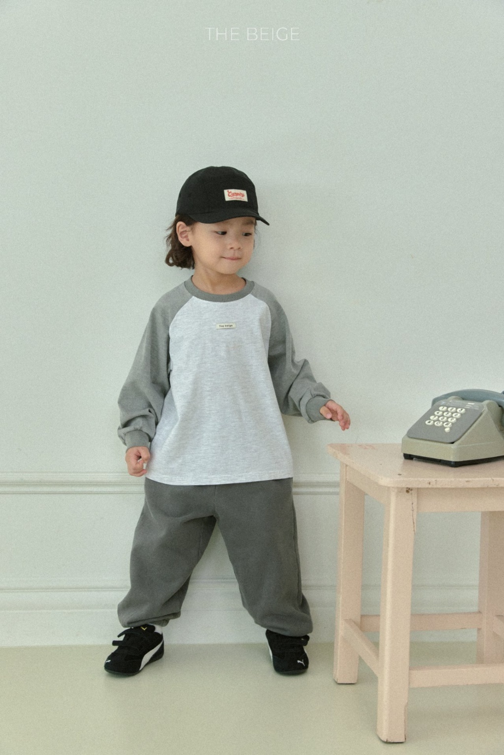 正韓春Thebeige 兩色無印感拼袖上衣