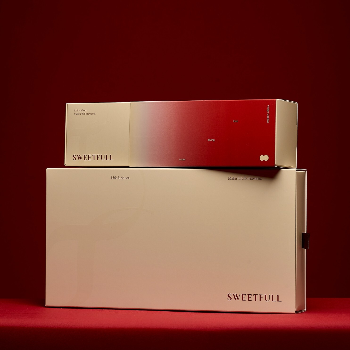 Sweetfull 春節限定禮盒外盒設計，紅白漸層包裝展現高級送禮質感