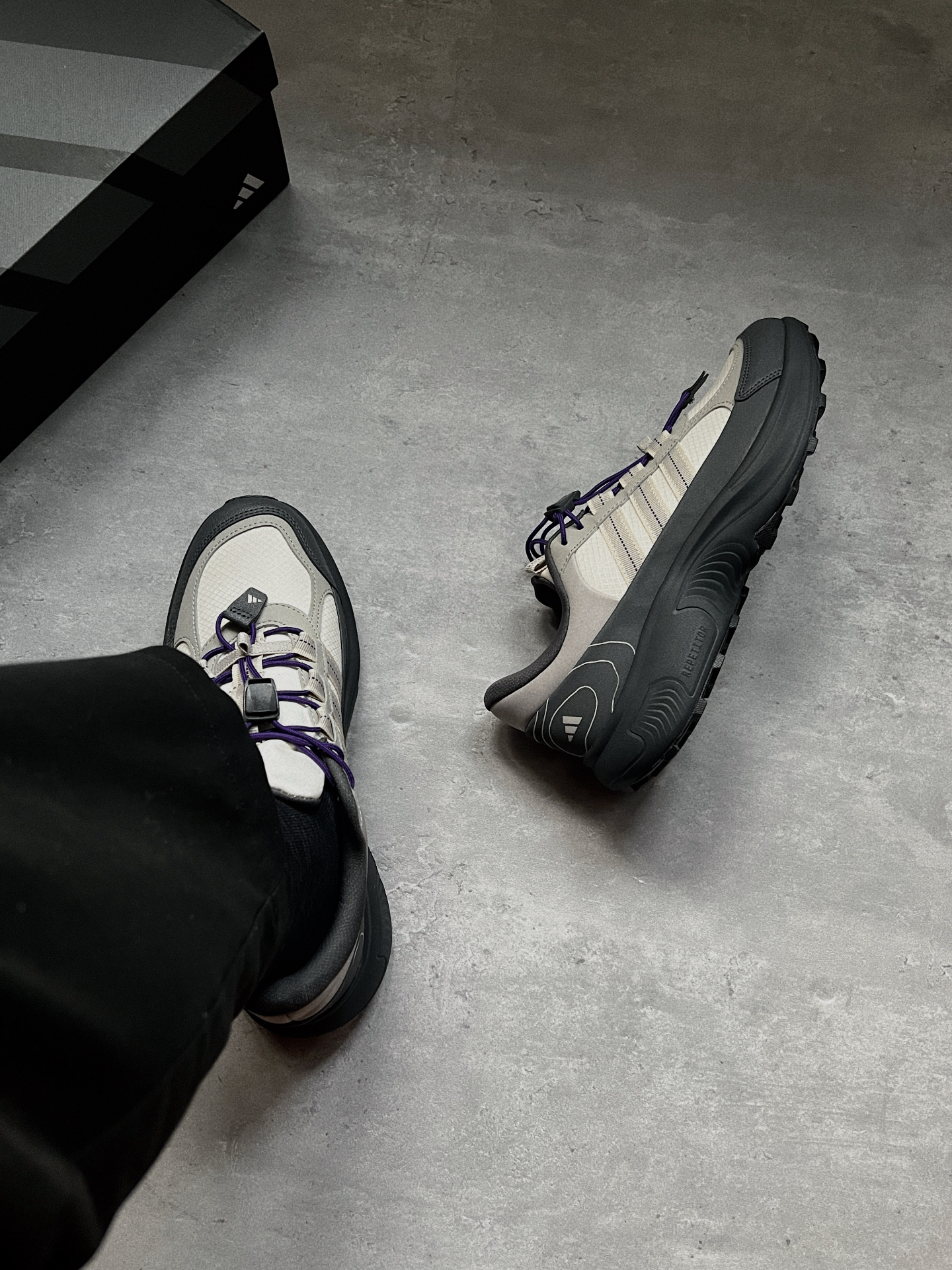 代購-Adidas ROAM WANDER  男女同款 灰黑 JR7649