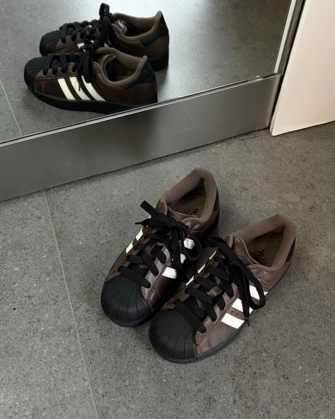 【代購】adidas Originals Superstar 2 皮革 舒適復古 貝殼頭板鞋 女款 深棕