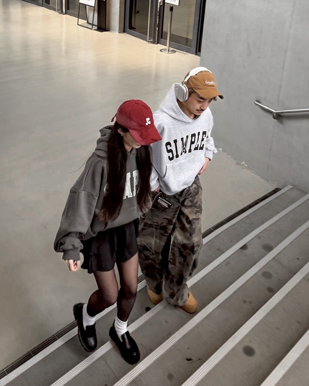 SIMPLE 寬短 英文 連帽 長袖 帽T